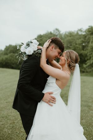 OHIO WEDDING PHOTOGRAPHER Editorial Cinematic Moody natural Earthy wedding photography genuine