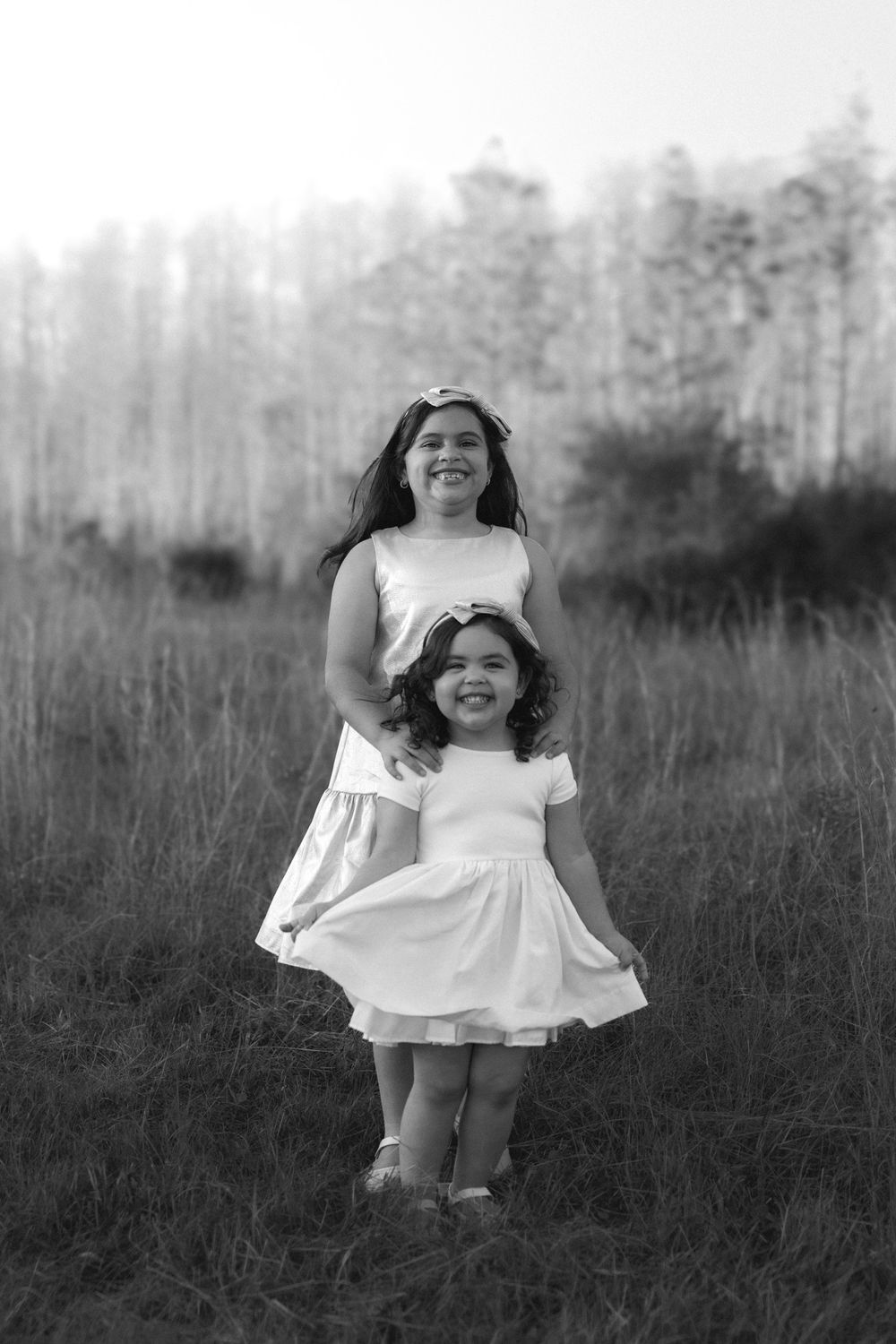 sister photography outdoors