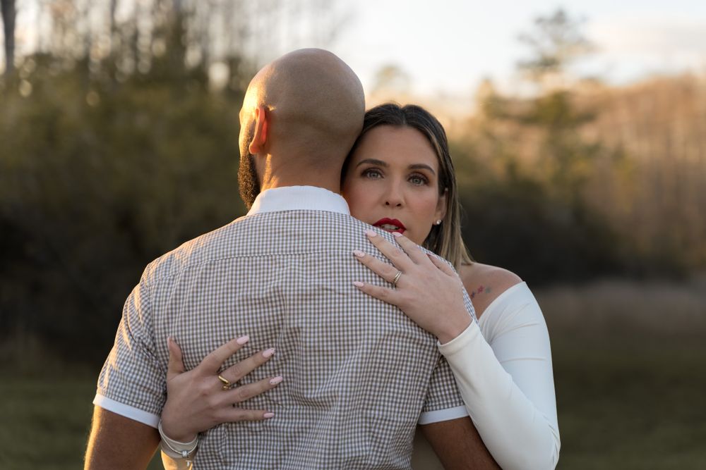 couples photo shoot in a meadow