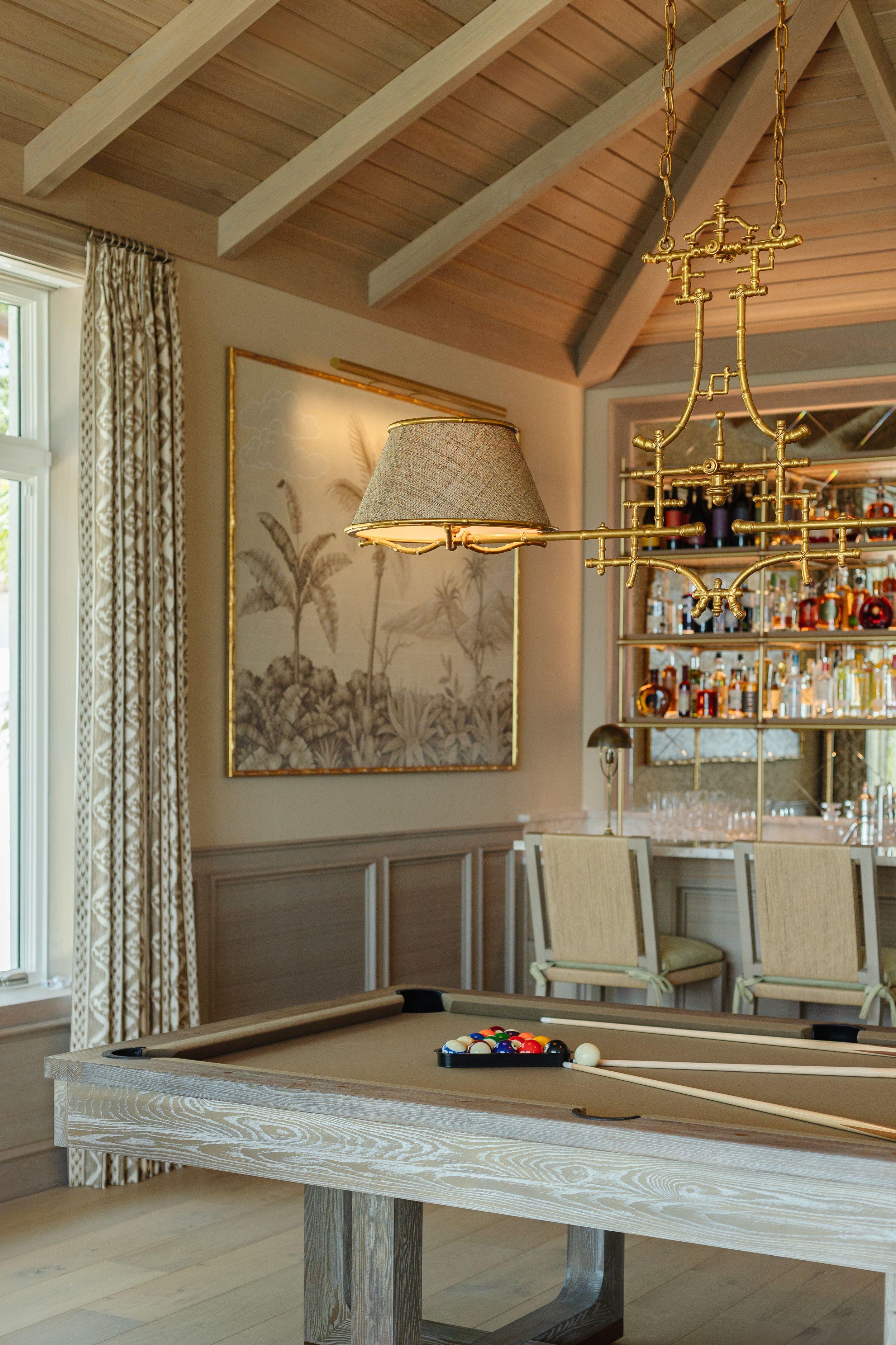 Tara Correa's photography focuses on capturing the architectural interiors of commercial and residential spaces.