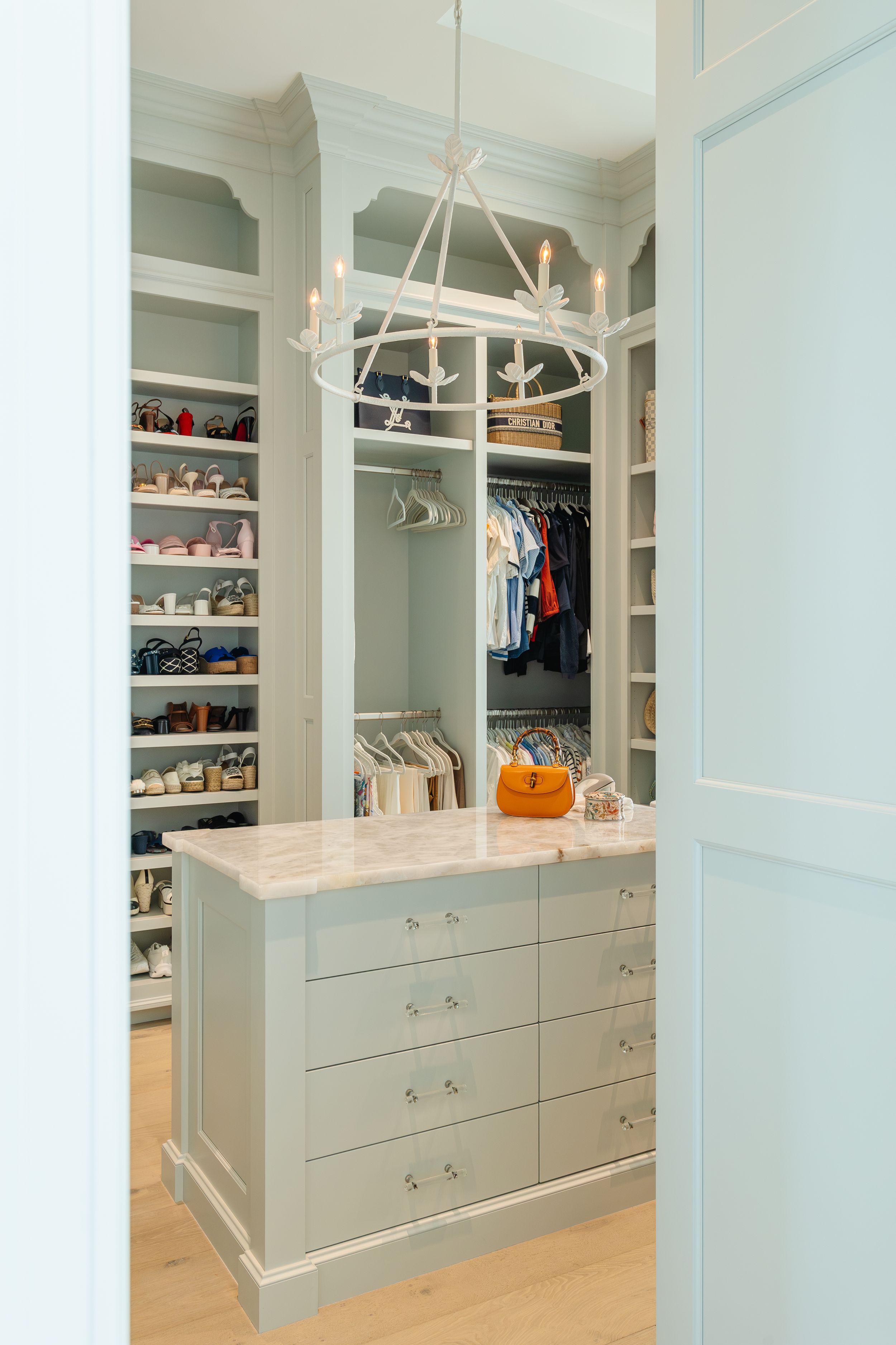 Tara Correa's photography focuses on capturing the architectural interiors of commercial and residential spaces.