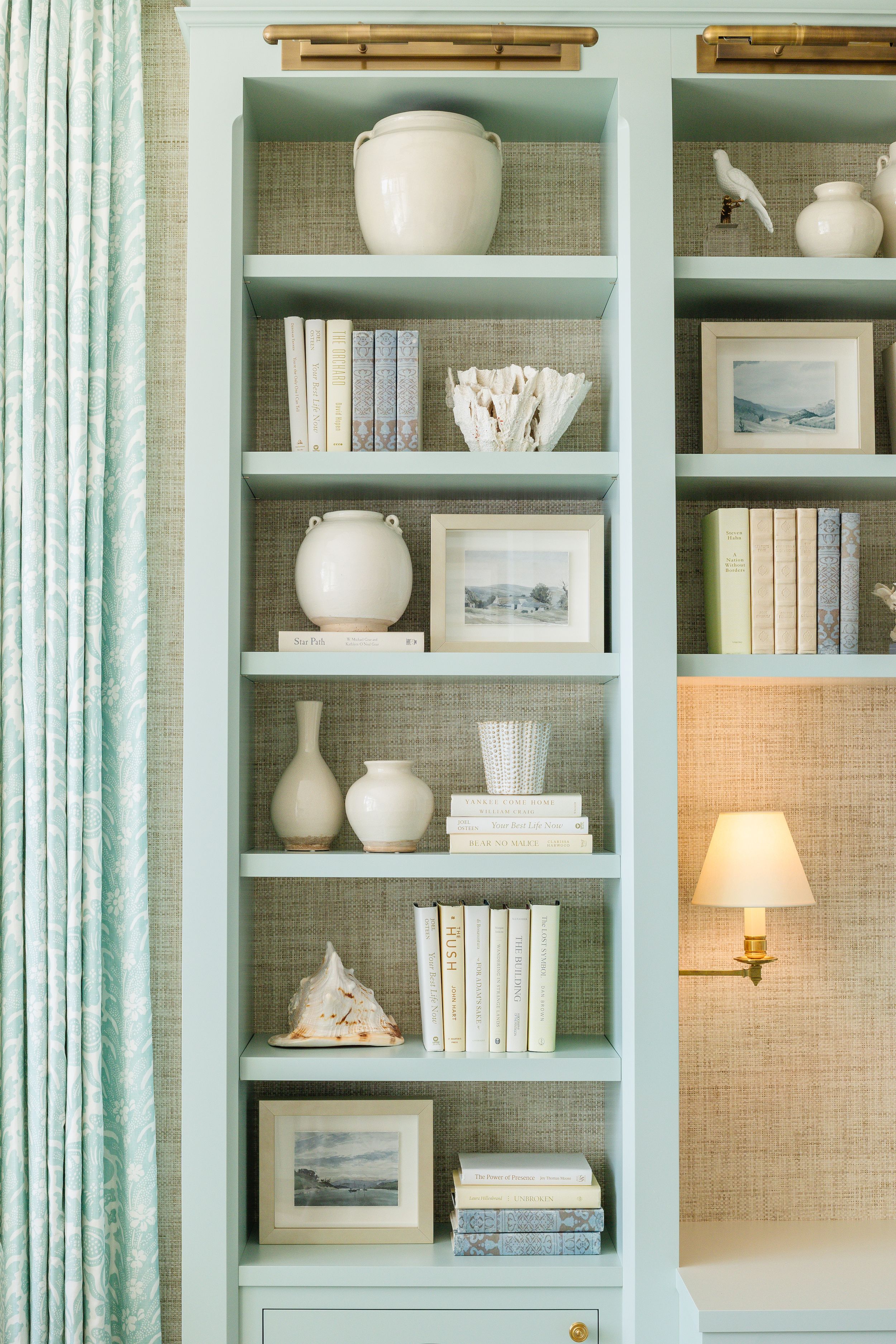 Tara Correa's photography focuses on capturing the architectural interiors of commercial and residential spaces.