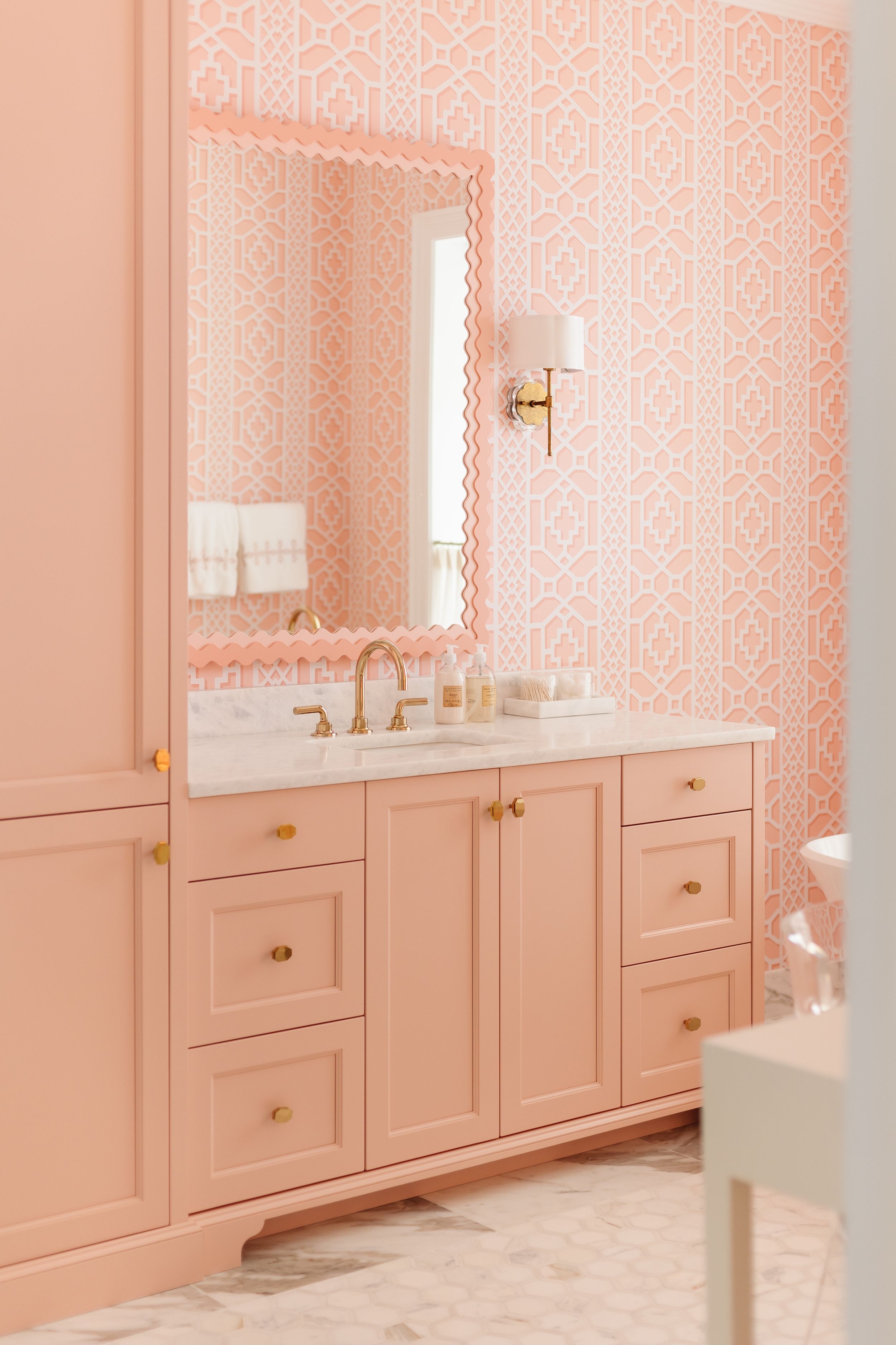 Tara Correa's photography focuses on capturing the architectural interiors of commercial and residential spaces.