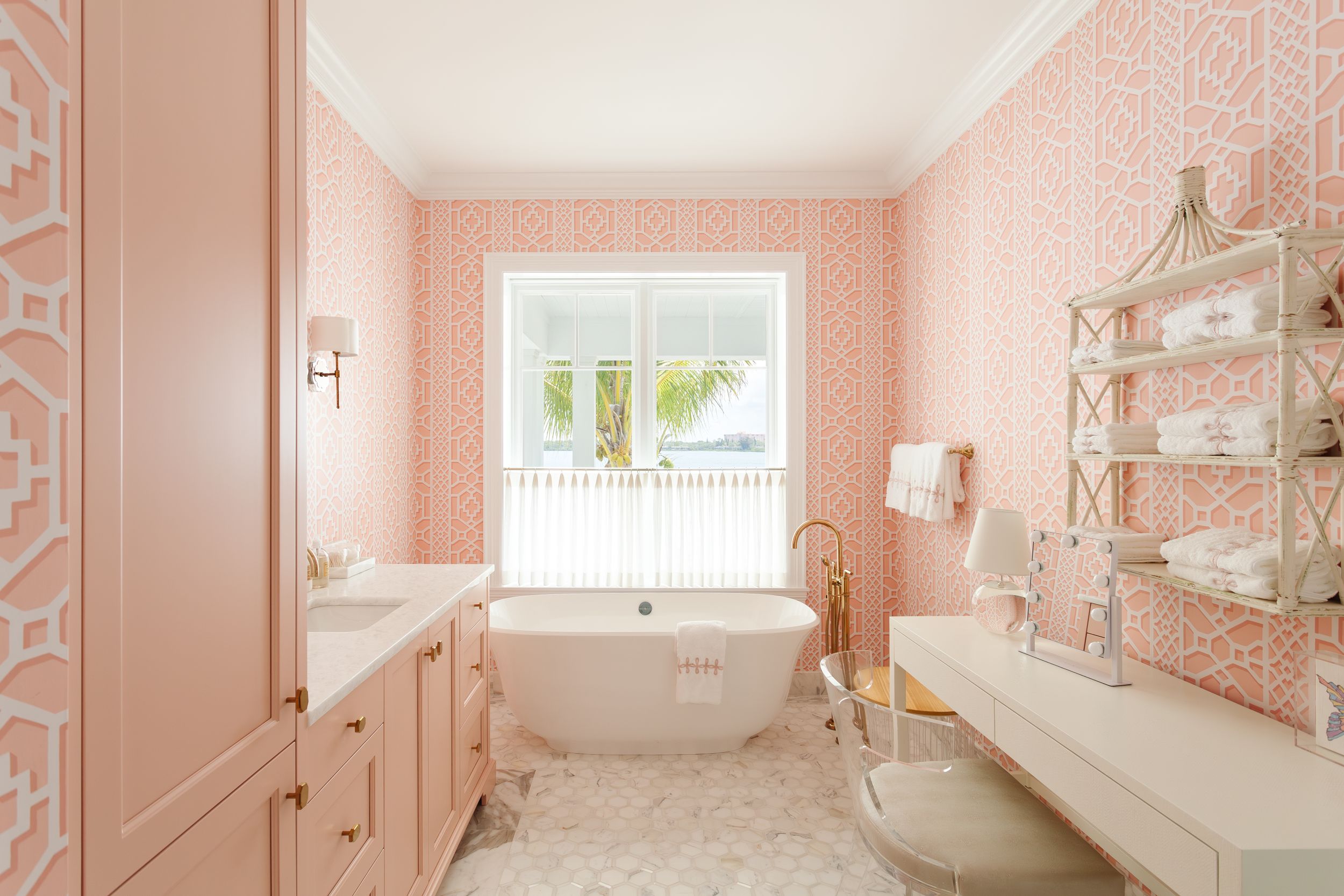 Tara Correa's photography focuses on capturing the architectural interiors of commercial and residential spaces.