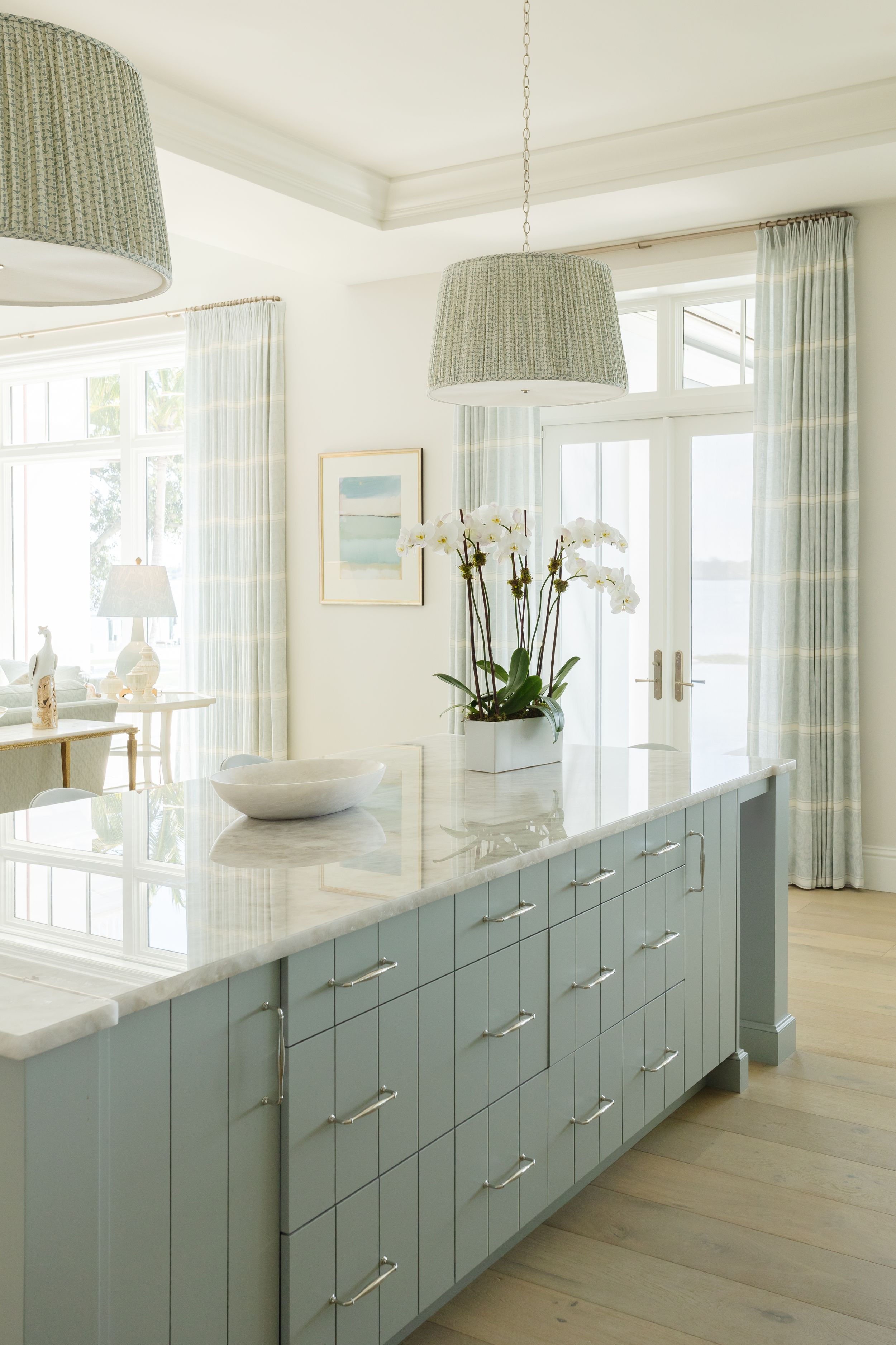 Tara Correa's photography focuses on capturing the architectural interiors of commercial and residential spaces.