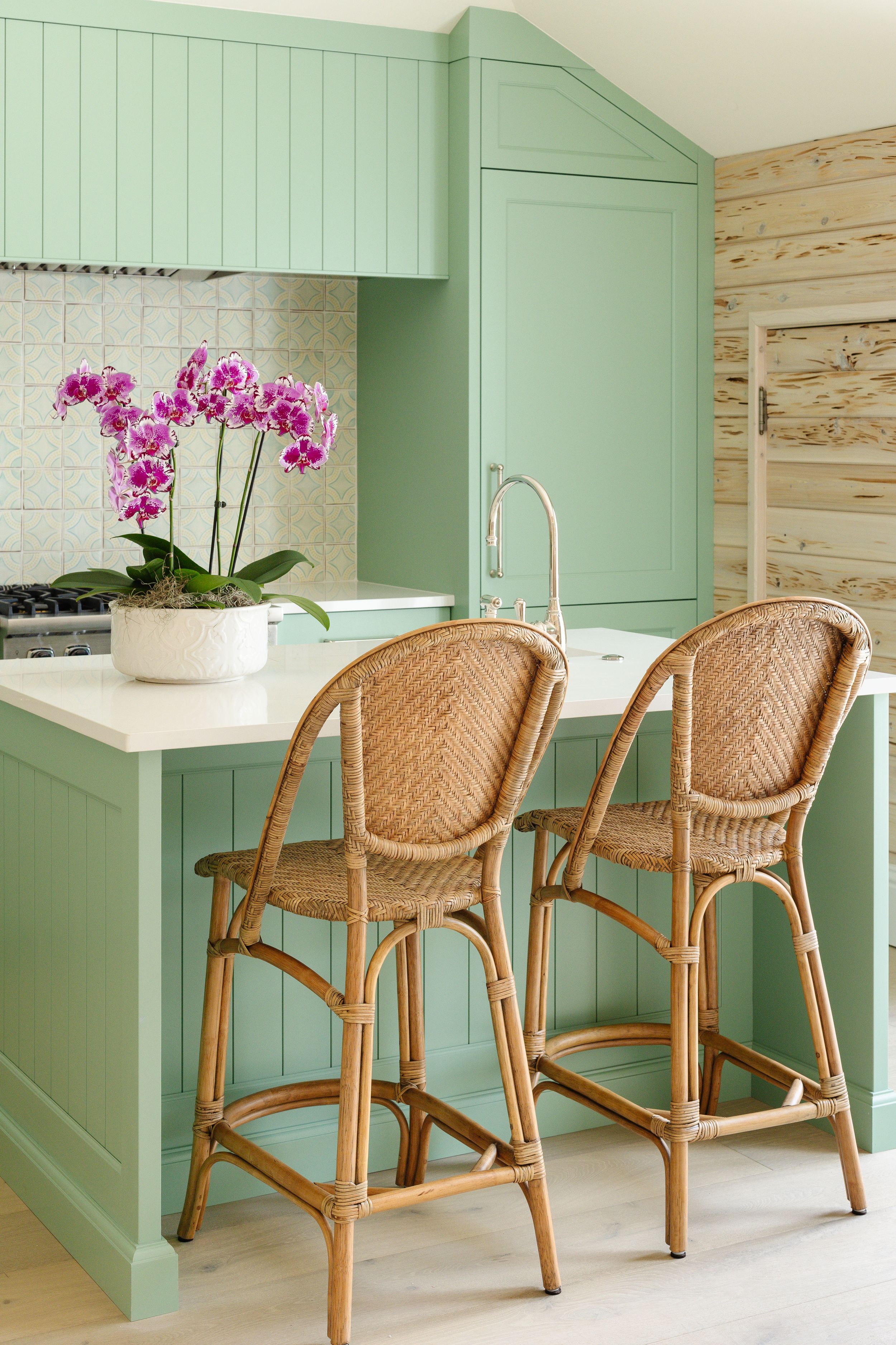 Tara Correa's photography focuses on capturing the architectural interiors of commercial and residential spaces.