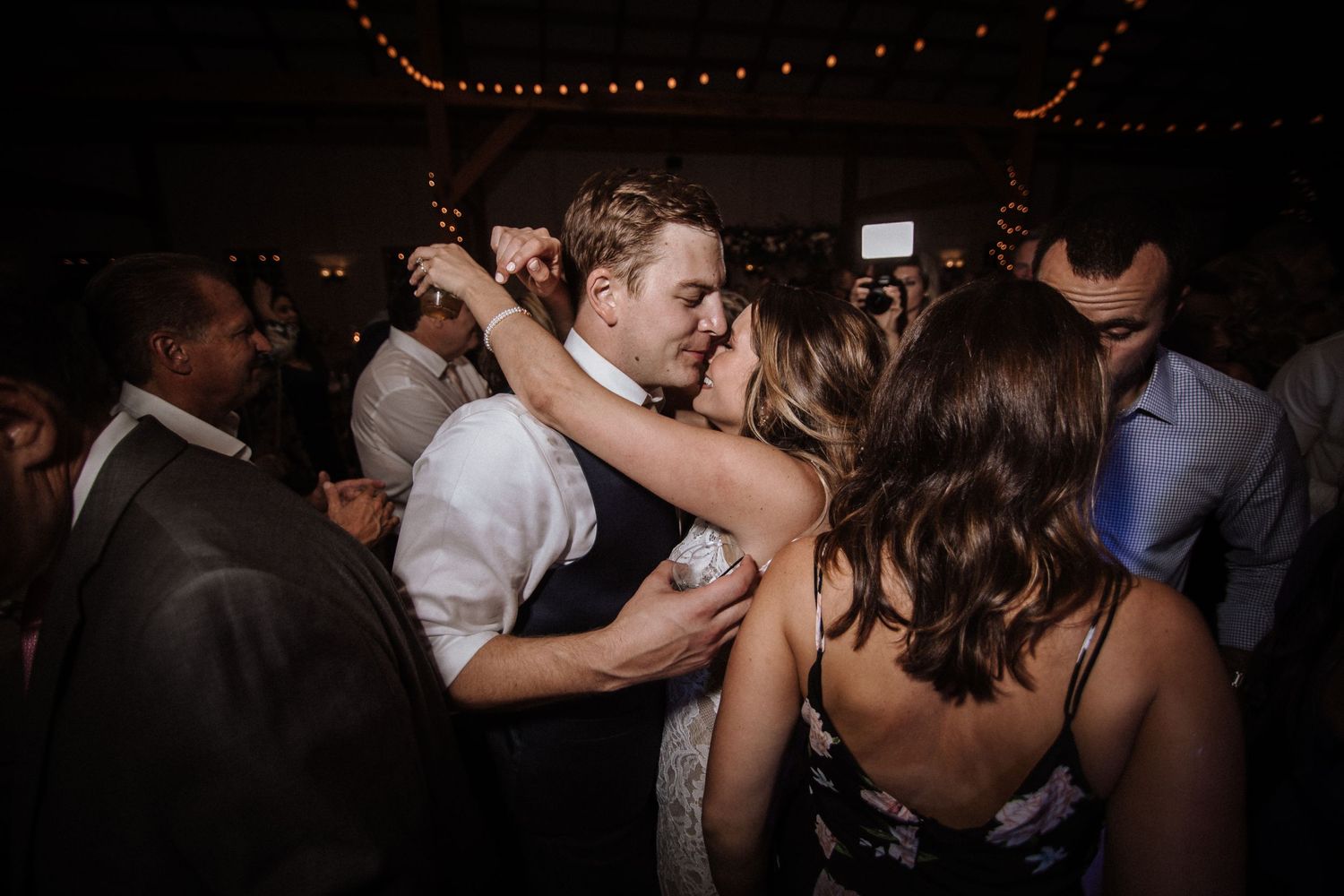 Alexa + Peyton | © Carly Arnwine Photography | Shadow Creek | Purcellville, Virginia | Erin Sellers | Dragonfly Events | Fluffy Thoughts