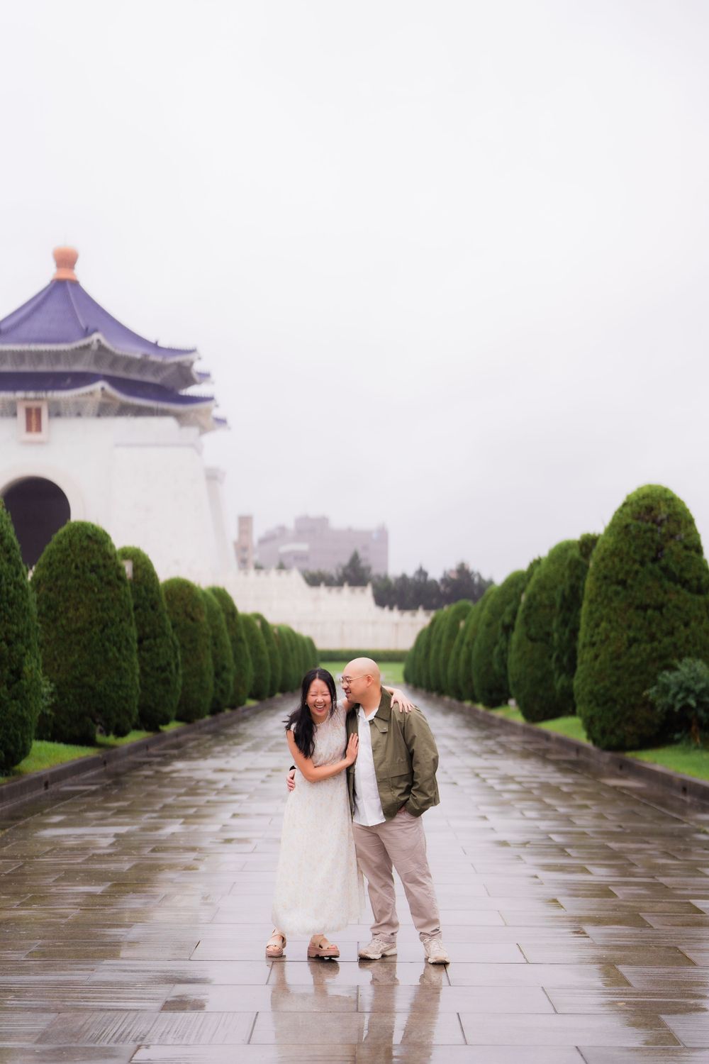 A couple at Chiang Kai-shek Memorial Hall in Taipei City.