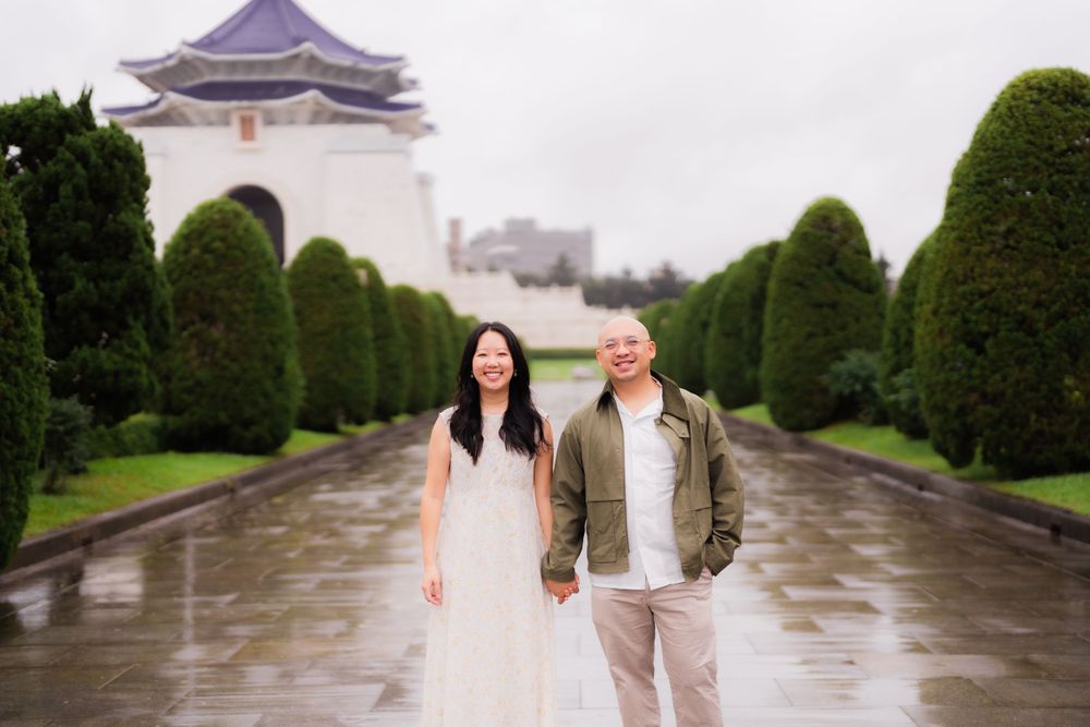 A couple at Chiang Kai-shek Memorial Hall in Taipei City.