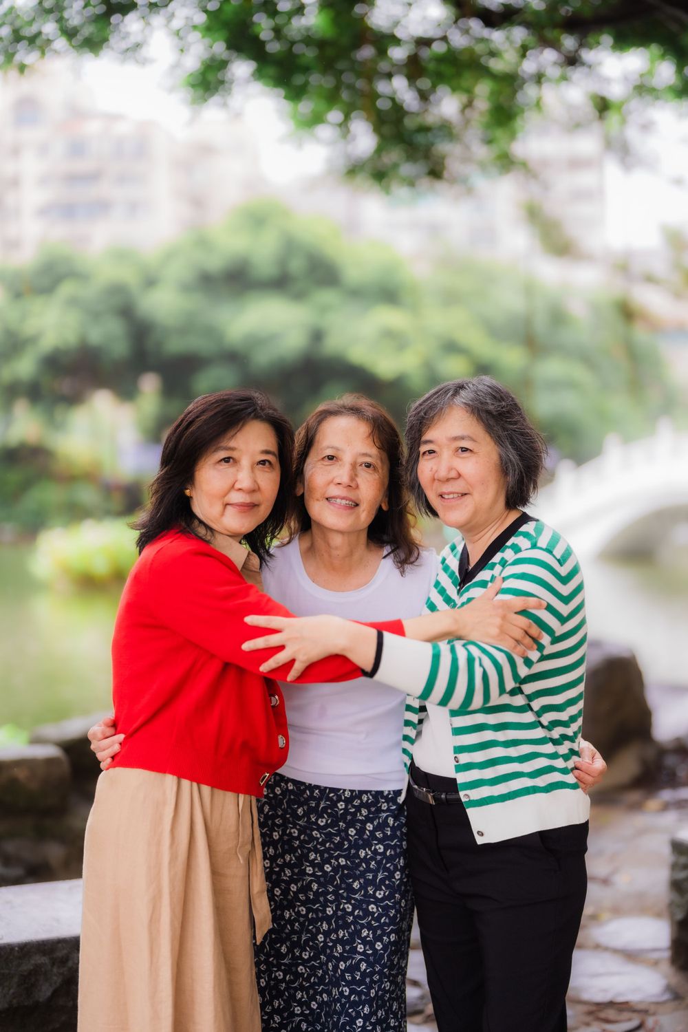 Sisters at Chiang Kai-shek Memorial Hall in Taipei City.