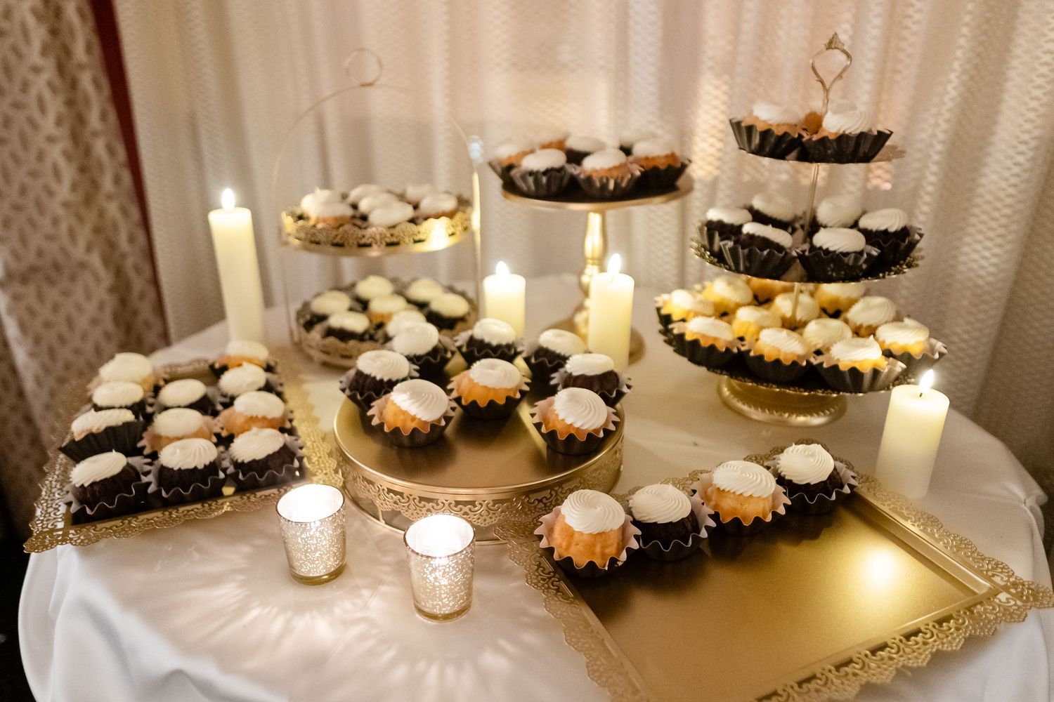 Kristi + EJ | Kimpton Hotel Monaco DC | © Carly Arnwine Photography