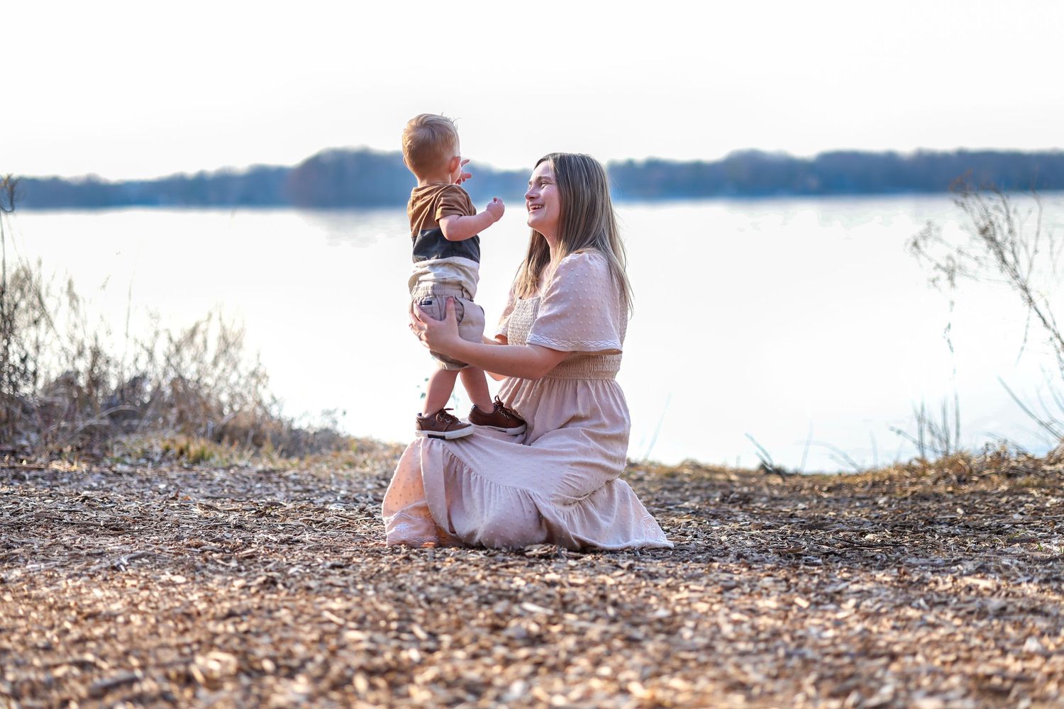 Springfield IL Photographer captures a young mom with her kid during a session in Central IL