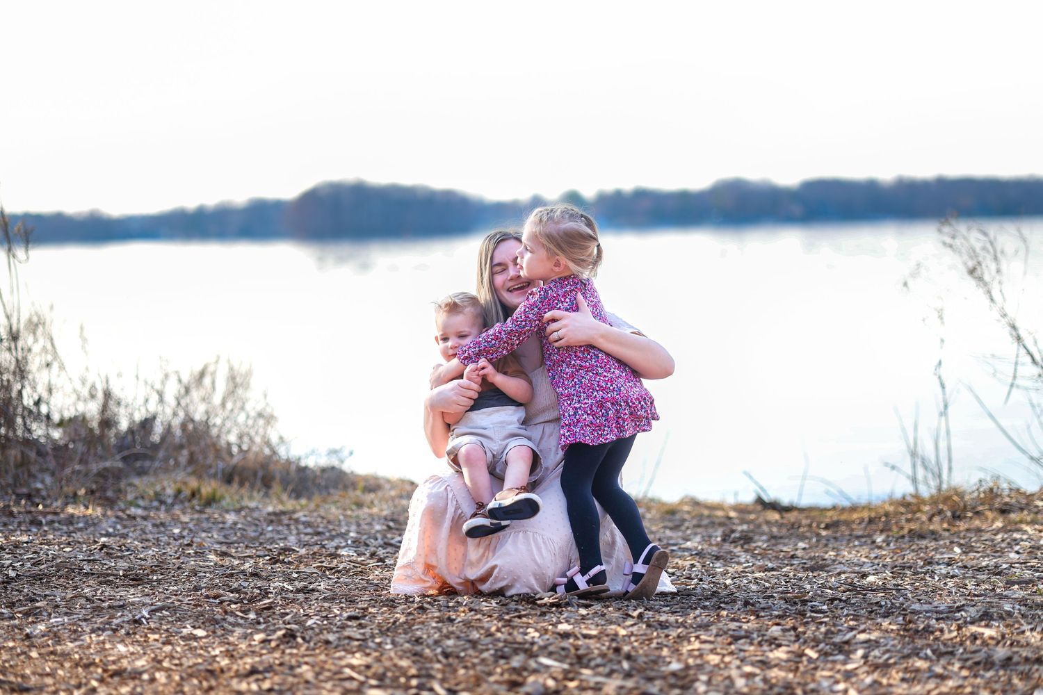 Springfield IL Photographer captures a young mom with her kids during a session in Central IL