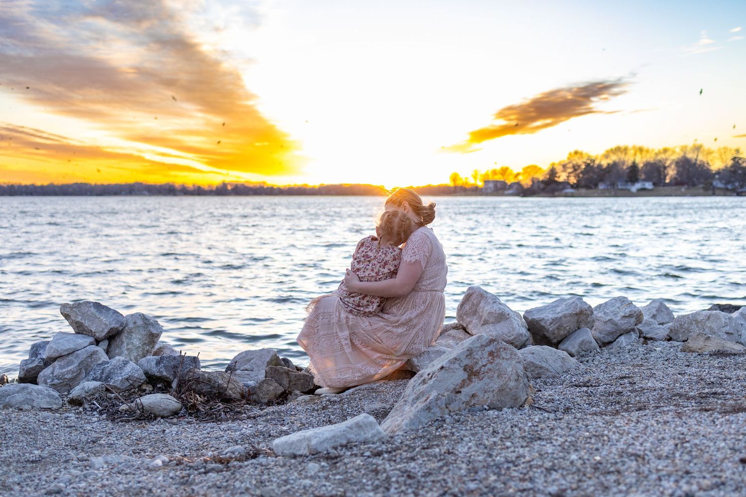 Springfield IL Photographer captures a young mom with her kid during a session in Central IL