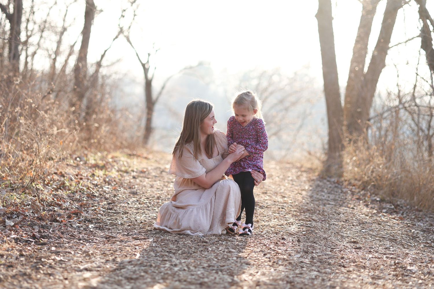 Springfield IL Photographer captures a young mom with her kid during a session in Central IL