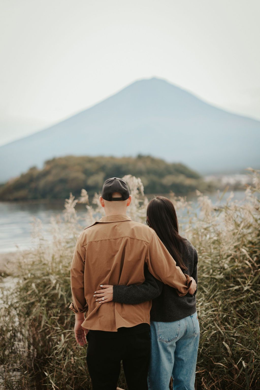 Surprise proposal and engagement photography at Lake Kawaguchiko Mount Fuji during Autumn
