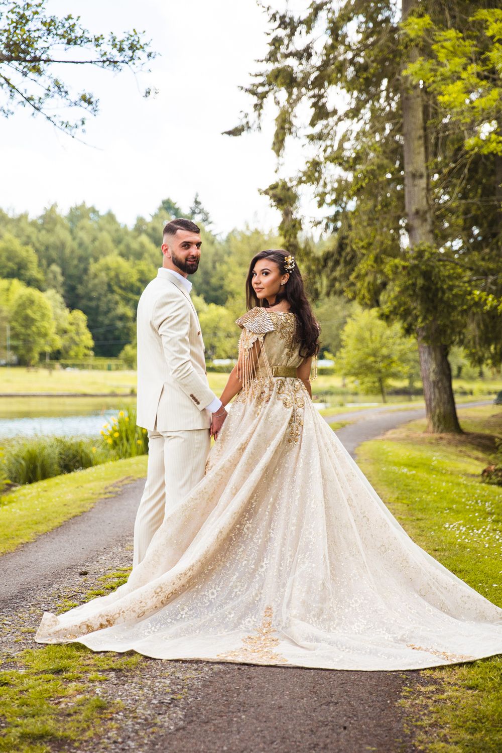 Séance photo de couple à l'extérieur