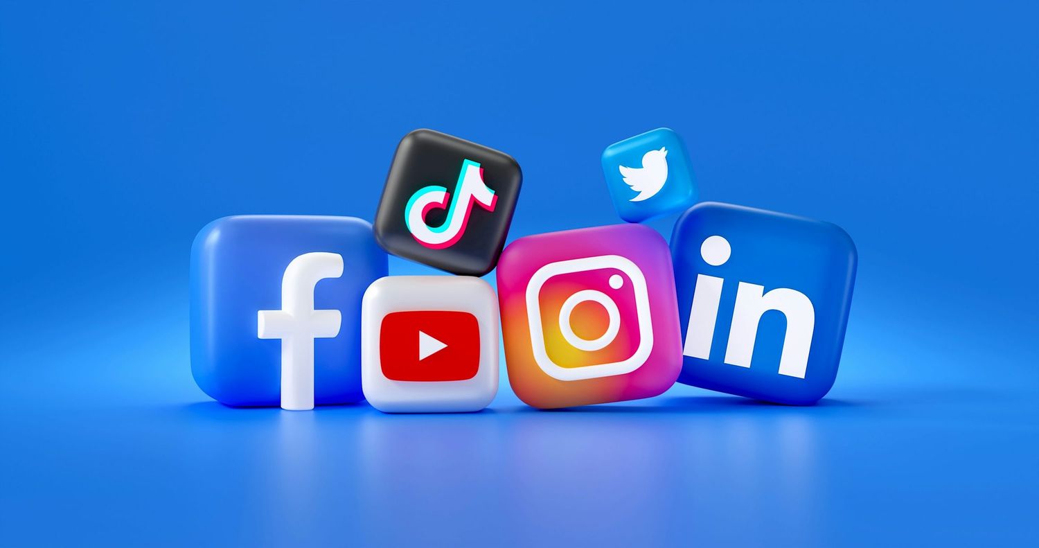3D social media icons including Facebook, Instagram, YouTube, LinkedIn, Twitter and TikTok on blue background.