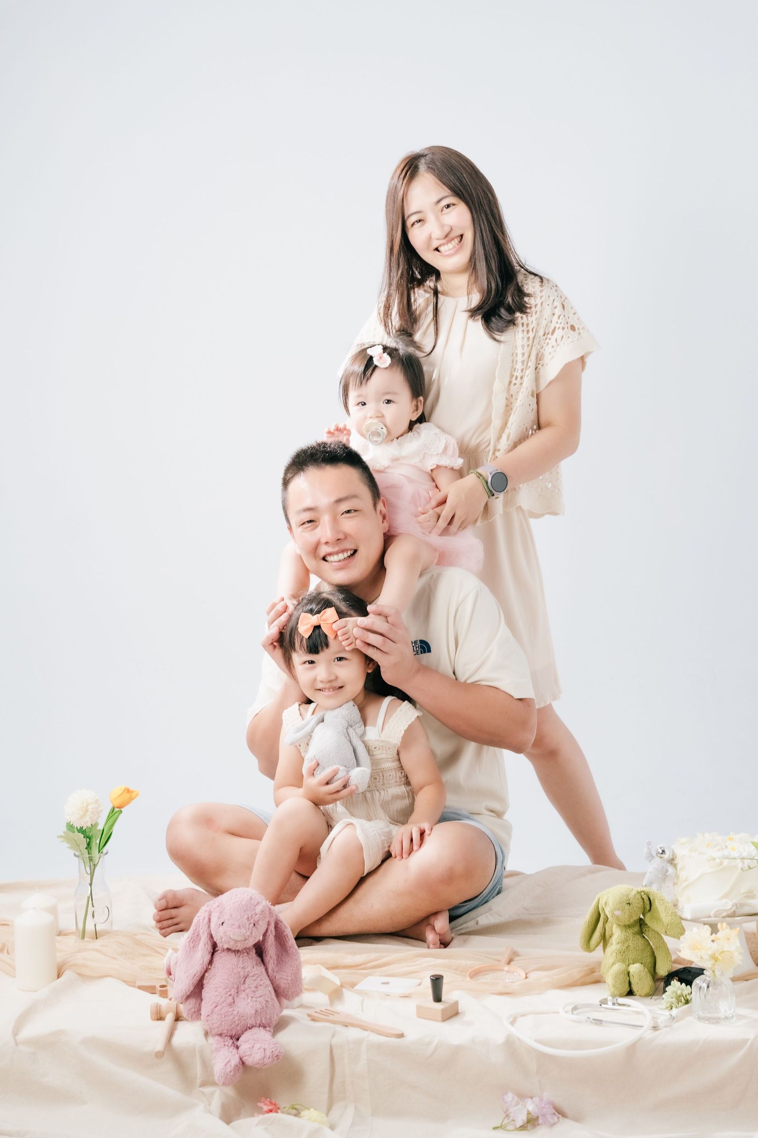 屏東森林總圖三代同堂家庭寫真、屏東潮州美式親子寫真、屏東溫柔抓周全家福、屏東家族照推薦照相館、屏東自助婚紗攝影工作室、屏東高雄台南攝影棚、生日派對慶生寫真週歲寫真、高雄美式家庭親子寫真攝影團隊、台灣旅拍攝影師、高雄登記寫真、新加坡香港海外家庭旅遊紐西蘭，印尼菲律賓泰國海外遊學家庭