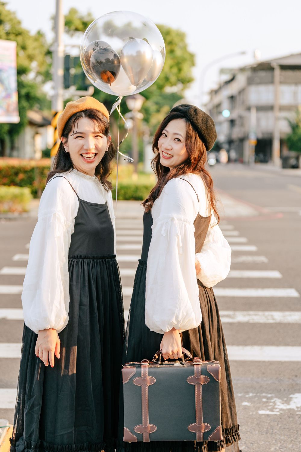 夏天婚紗WhiteLily婚紗、墾丁時尚高級婚紗、草原海邊婚紗、高雄美式棚拍婚紗、屏東自助婚紗攝影工作室推薦、韓式婚紗，小紅書婚紗、明星氛圍婚紗、海外婚紗招募中、海外婚禮推薦、戶外證婚場地、高雄台南自主婚紗、紐西蘭皇后鎮駐點婚紗婚禮攝影家庭