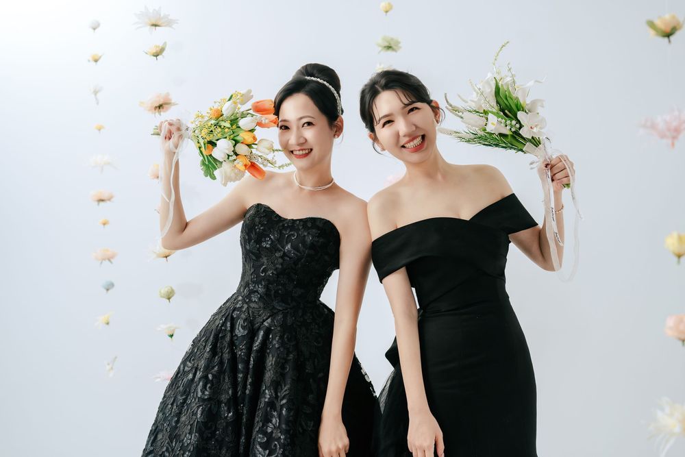 夏天婚紗WhiteLily婚紗、墾丁時尚高級婚紗、草原海邊婚紗、高雄美式棚拍婚紗、屏東自助婚紗攝影工作室推薦、韓式婚紗，小紅書婚紗、明星氛圍婚紗、海外婚紗招募中、海外婚禮推薦、戶外證婚場地、高雄台南自主婚紗、紐西蘭皇后鎮駐點婚紗婚禮攝影家庭