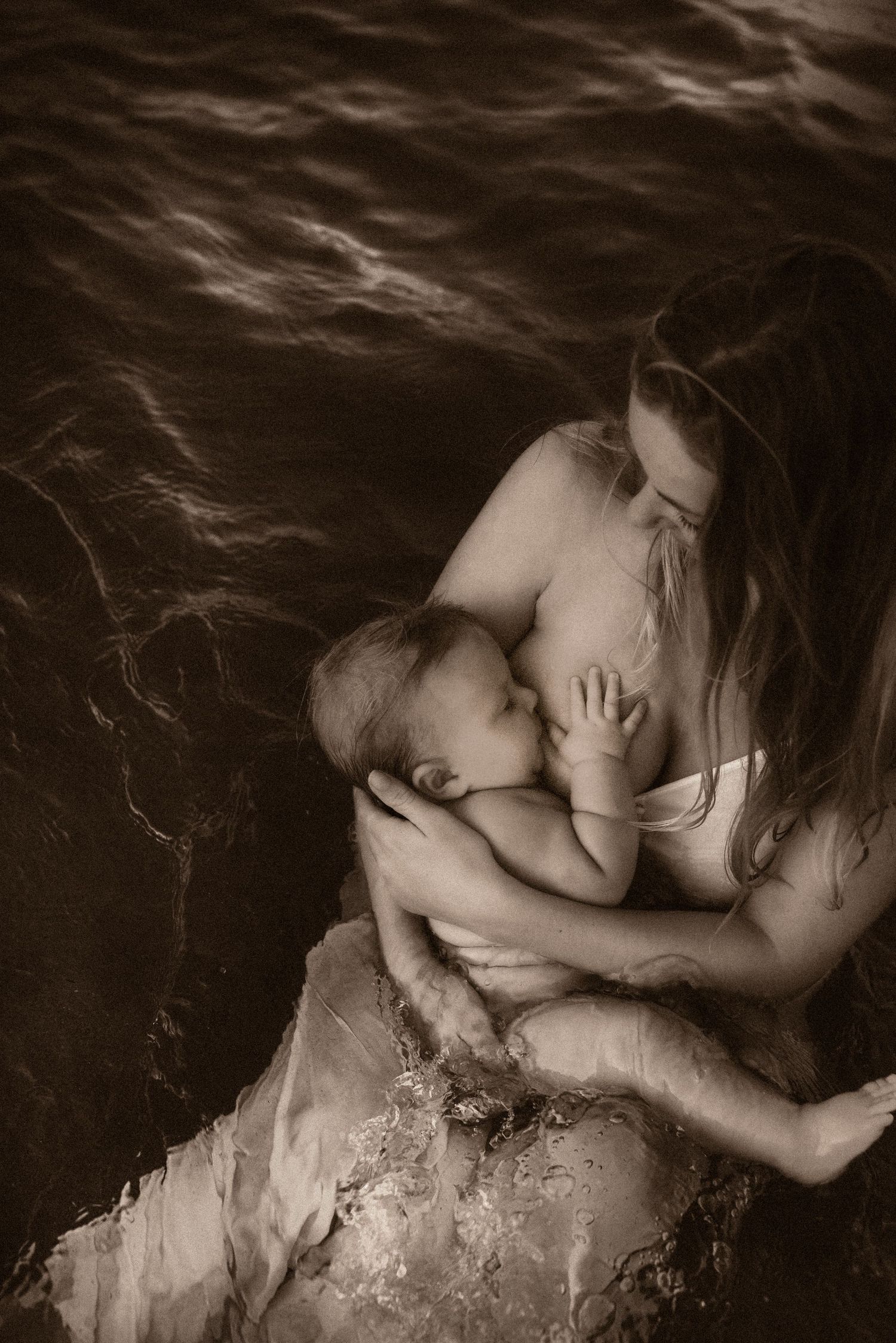 Javea Photographer specializing in emotional family and motherhood photography on the Costa Blanca. Sunset sessions, storytelling