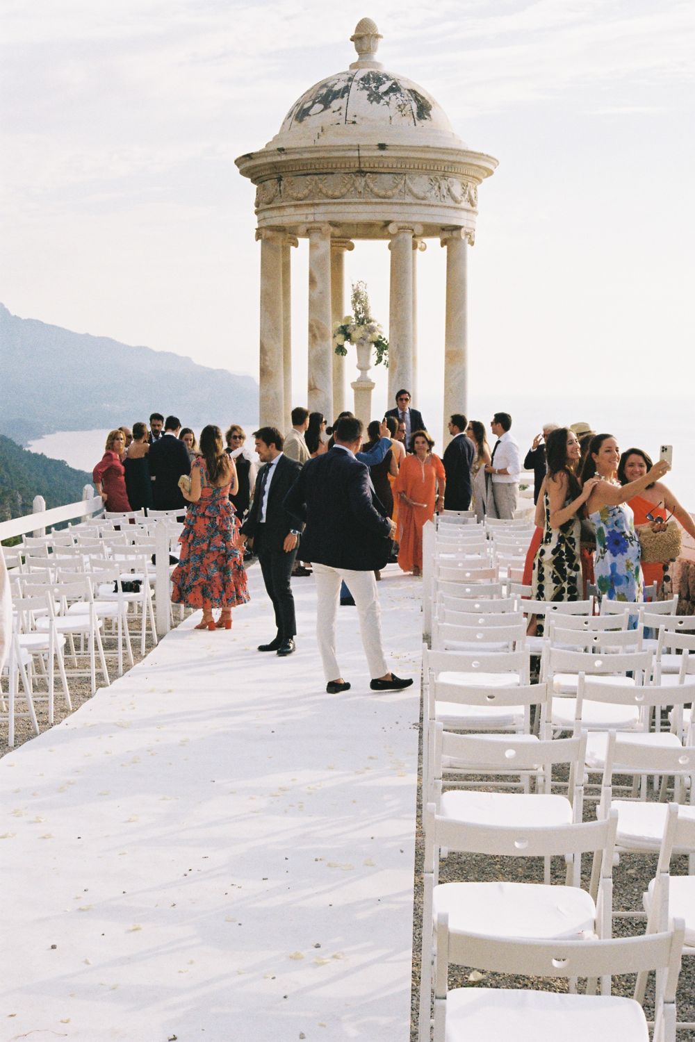 Sunset wedding at Son Marroig, Mallorca – sea view ceremony and golden light photography. Shot on Film.