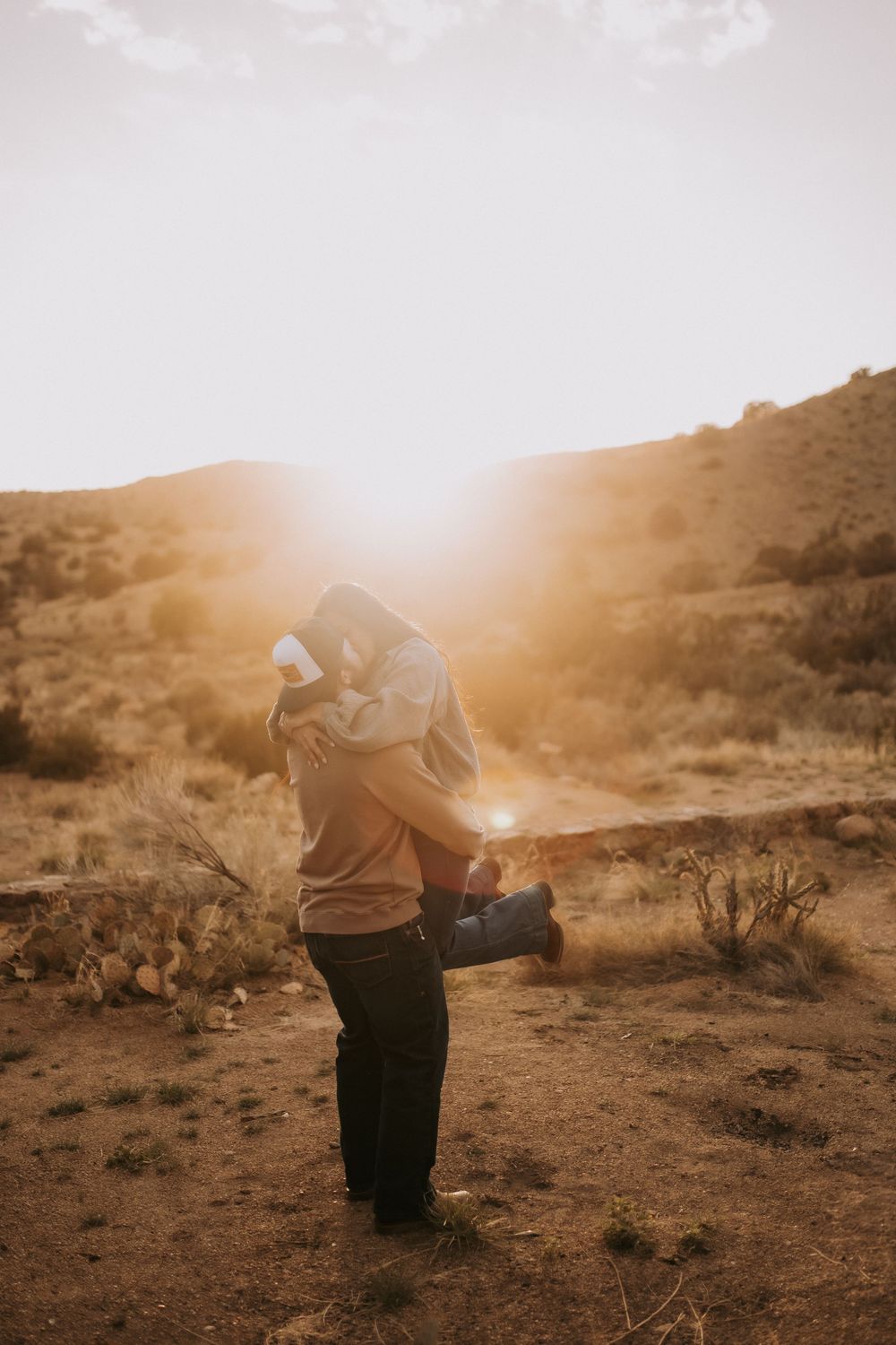New Mexico proposal photographer. Albuquerque engagement photographer. Sandia Foothills engagement photos. romantic desert proposal.