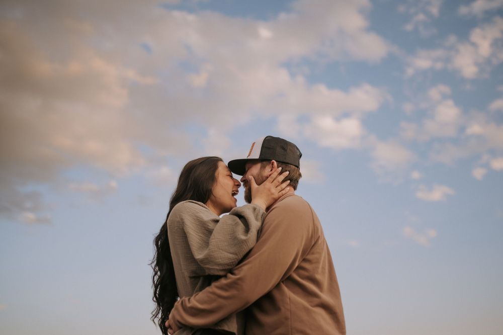 How to plan a surprise proposal in New Mexico. Tips for a proposal photoshoot in albuquerque. Where to propose in the sandia foothills.