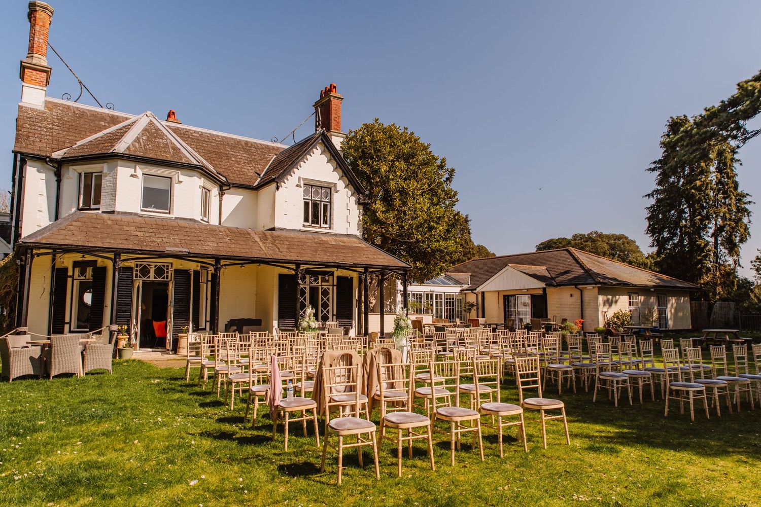 The Alverbank. Gosport Wedding venue. Outdoor wedding venue Hampshire. Hampshire wedding photographer. Wedding with sea view.