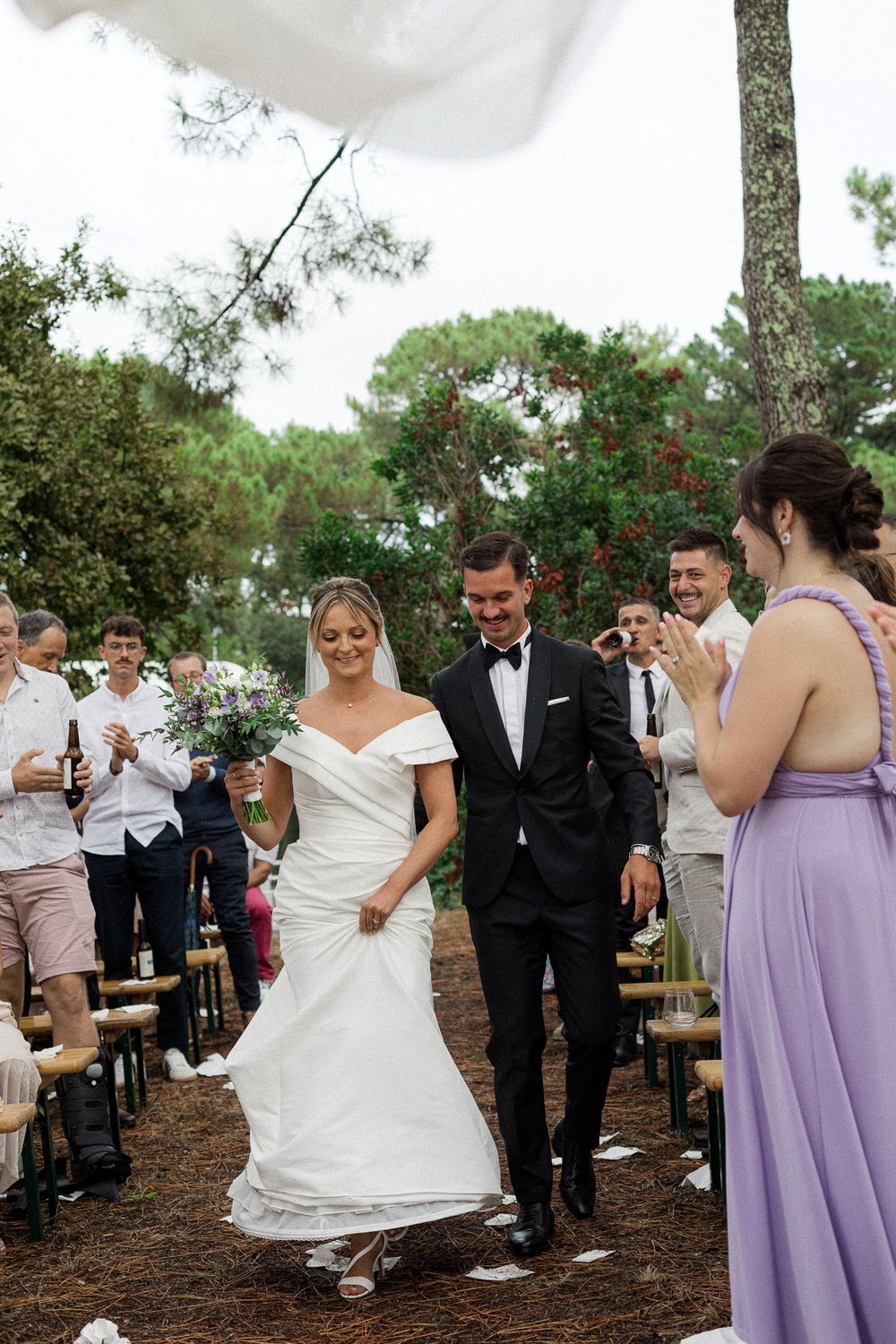 Photographe de mariage capturant des instants sincères et intemporels avec une approche artistique, élégante et naturelle.