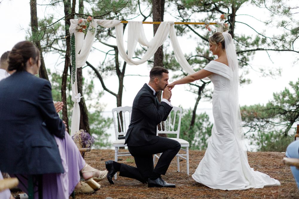 Photographe de mariage capturant des instants sincères et intemporels avec une approche artistique, élégante et naturelle.