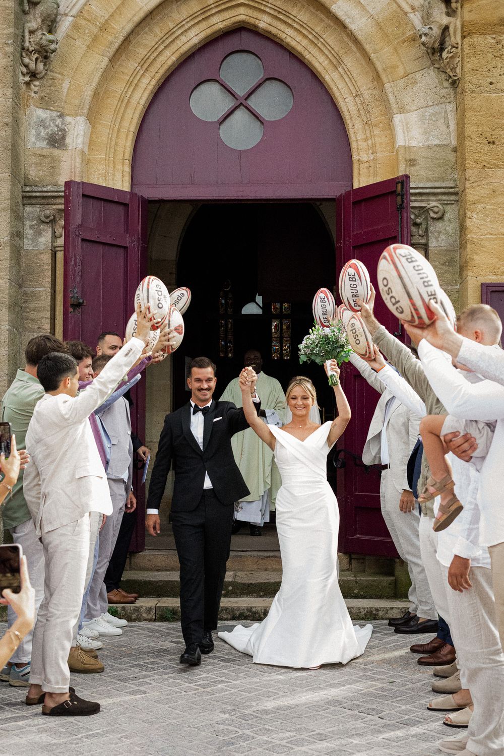 Photographe de mariage capturant des instants sincères et intemporels avec une approche artistique, élégante et naturelle.