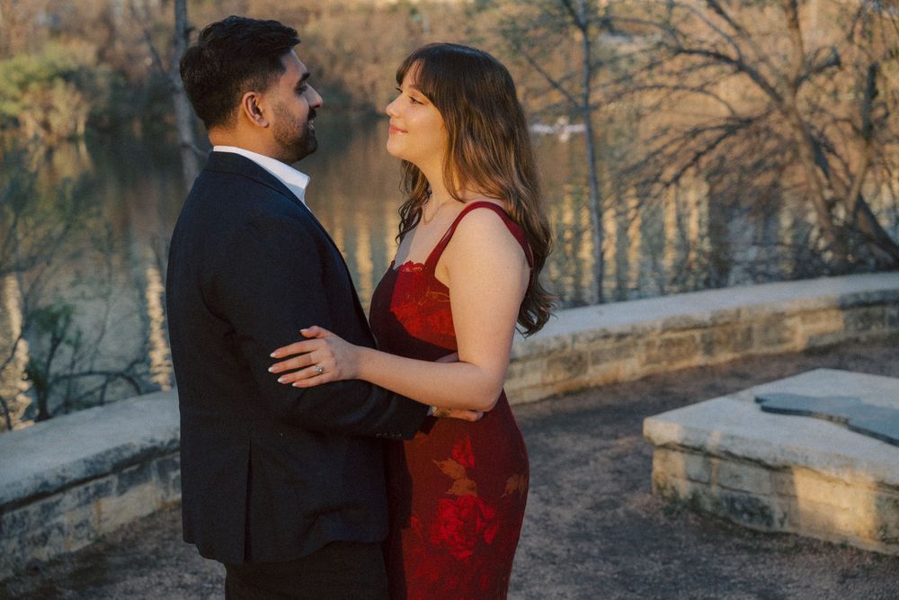 Austin, Texas engagement photos at Auditorium Shores.