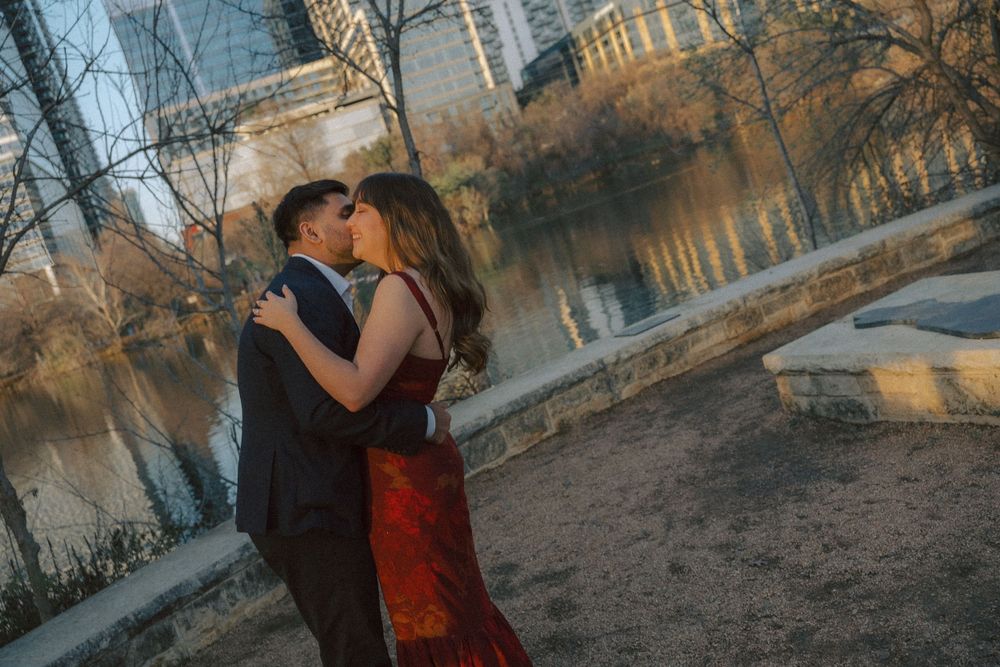 Austin, Texas engagement photos at Auditorium Shores.