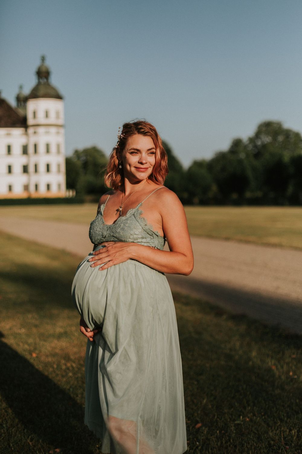 Gravidfotograf i Stockholm – Vacker gravidfotografering med naturligt ljus.