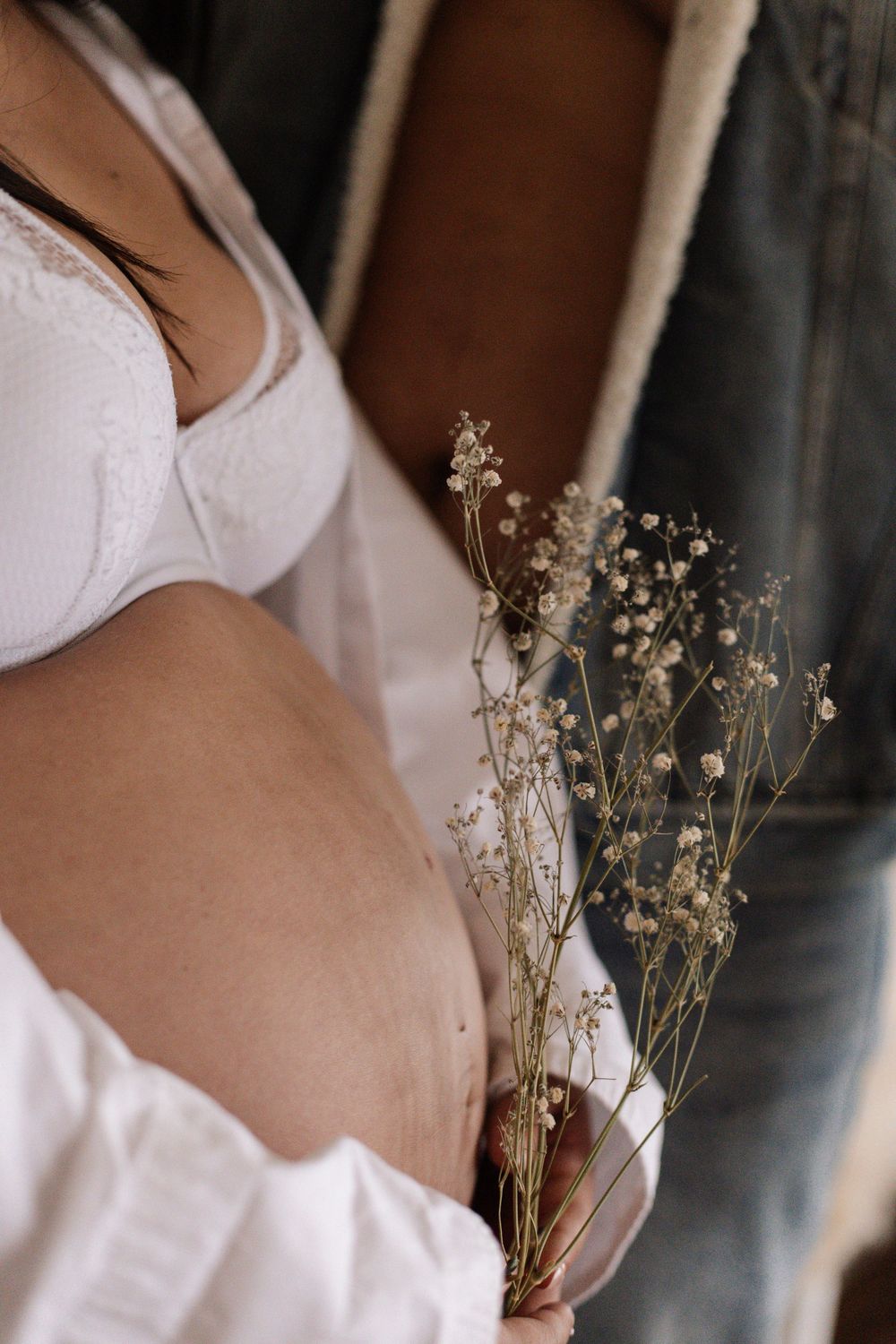 pregnant belly, linen, babys breath