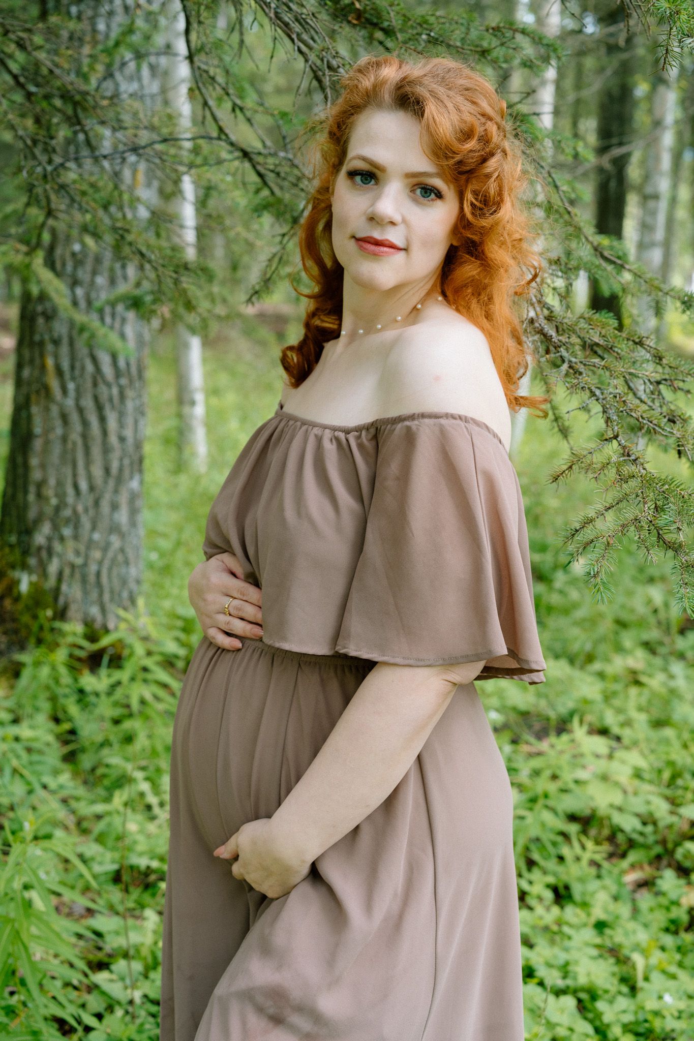 Nature in Alaska maternity photos