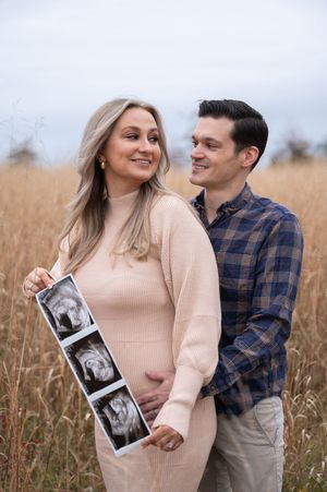 Pregnancy announcment with ultra sound.