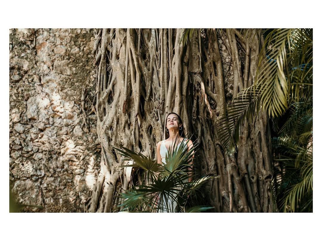 Destination wedding photographers in Riviera Maya – candid natural photo.