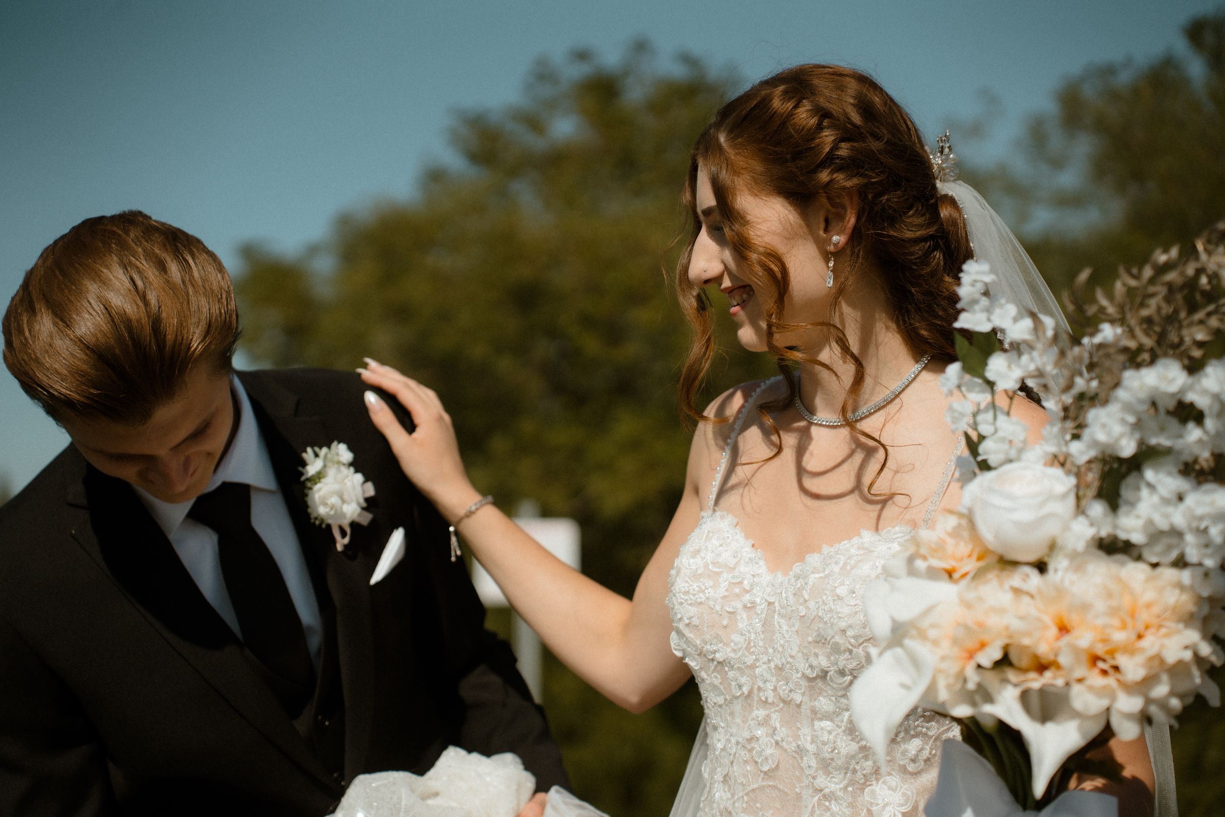 Local Manitoba Wedding Photographer photographs newly married Couple