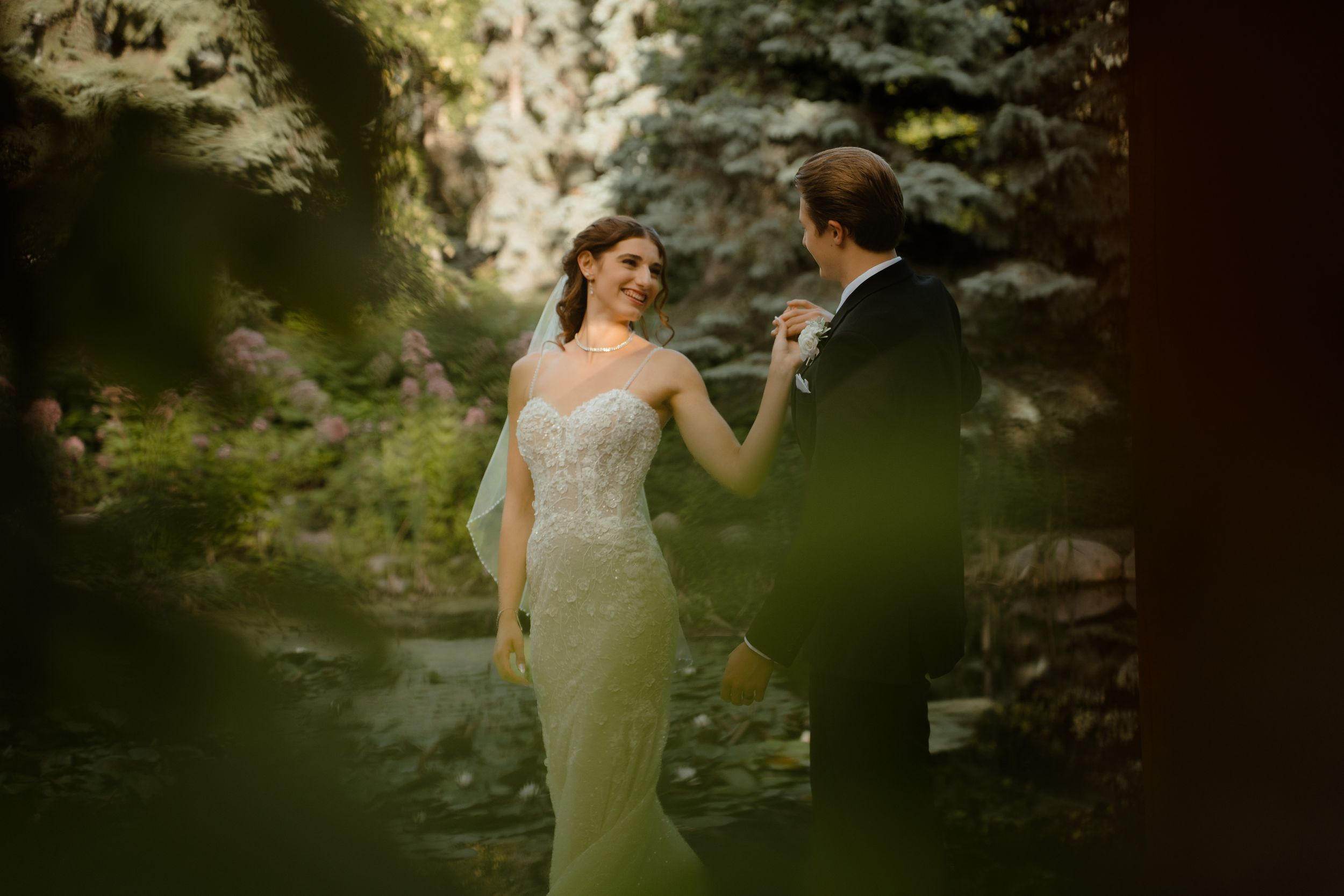 Local Manitoba Wedding Photographer photographs newly married Couple