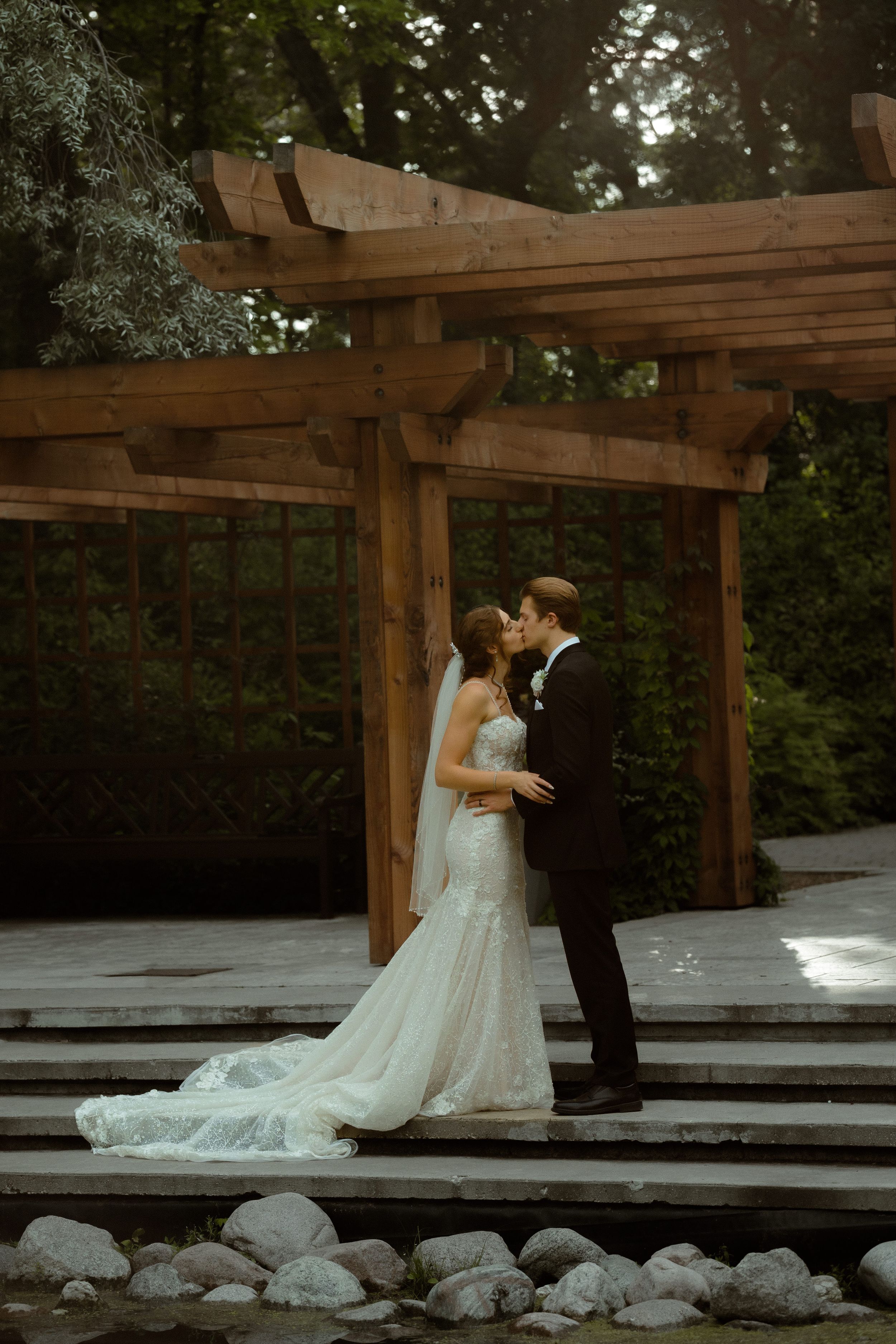 Local Manitoba Wedding Photographer photographs newly married Couple
