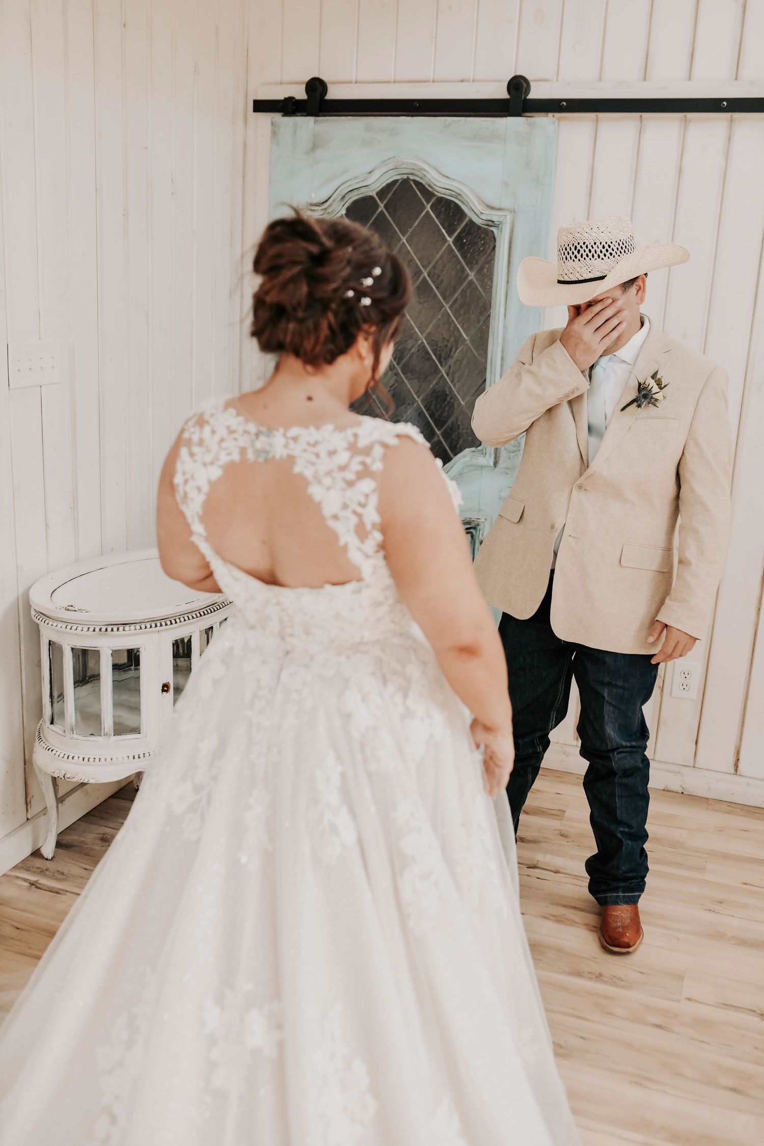 Bride’s dad seeing her for the first time at Whispering Oaks captured