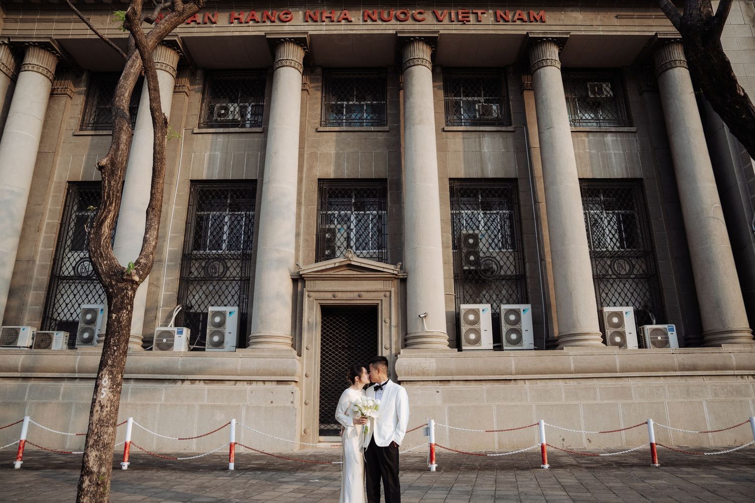 alt="Couple prewedding photoshoot at State bank"