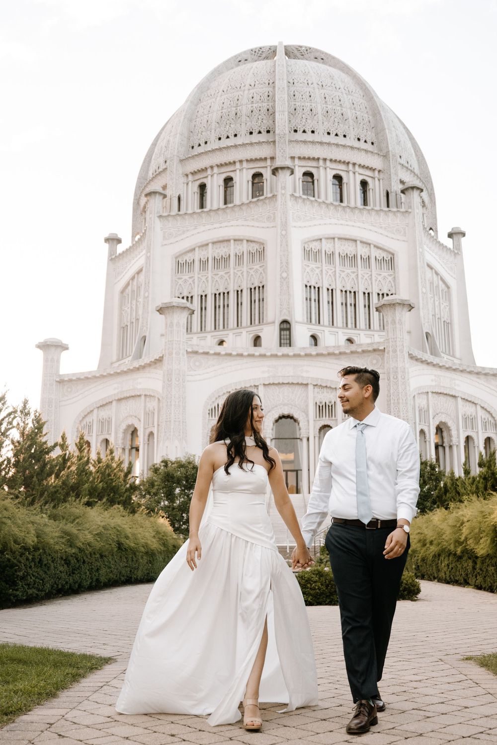Elegant wedding photoshoot at the majestic Bahá'í House of Worship in Wilmette featuring white domed architecture and romantic poses.