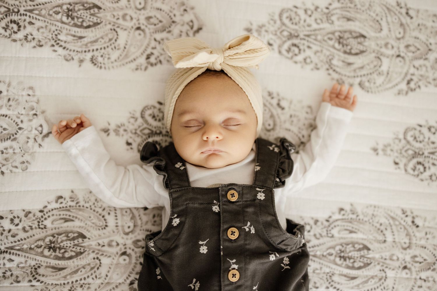 Baby sleeps at Los Gatos in-home photo session with Newborn Photographer Cindy Tucey