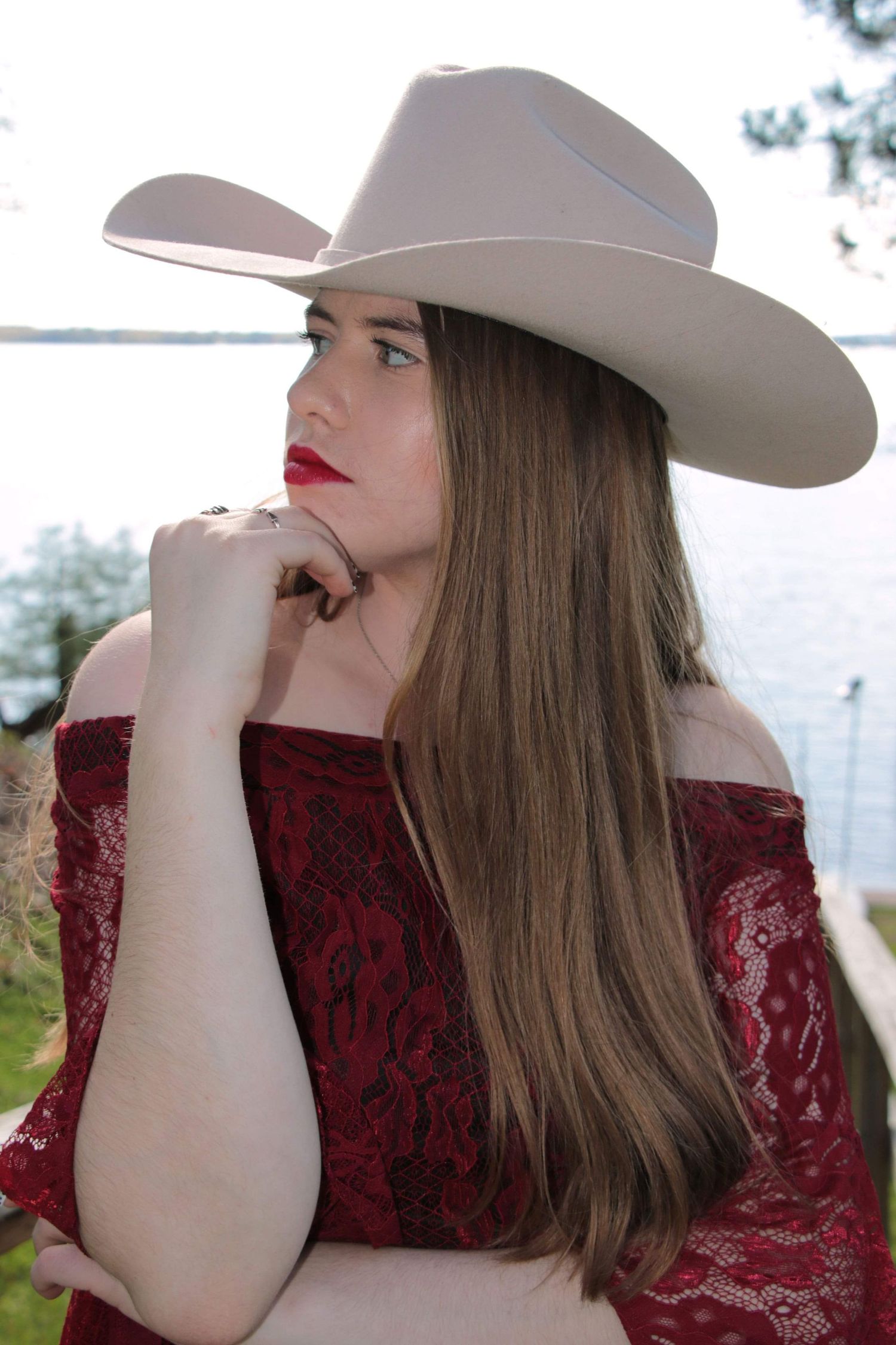 Leila Smith Photography ~ Girl posing looking sideways in cowboy hat