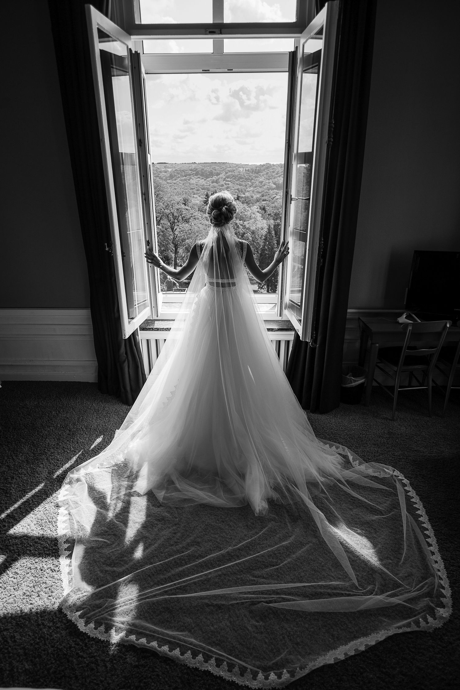 Photo noir & blanc de La mariée au Domaine de Béronsart lors de son mariage