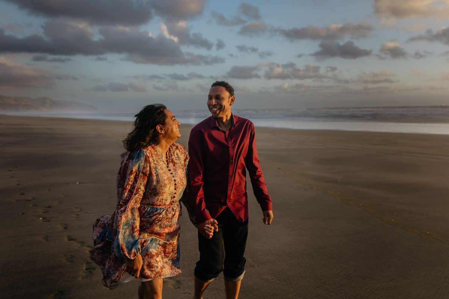 Sunset couples photo shoot West Auckland beach